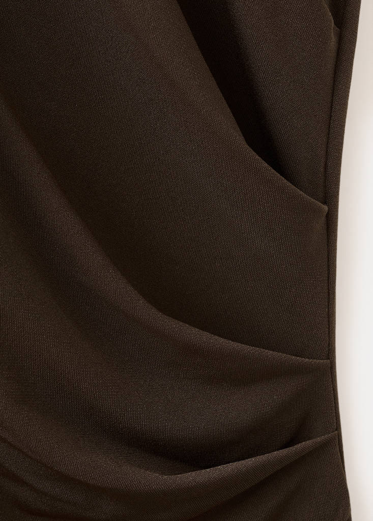 Ruched bodice brooch dress — Brown