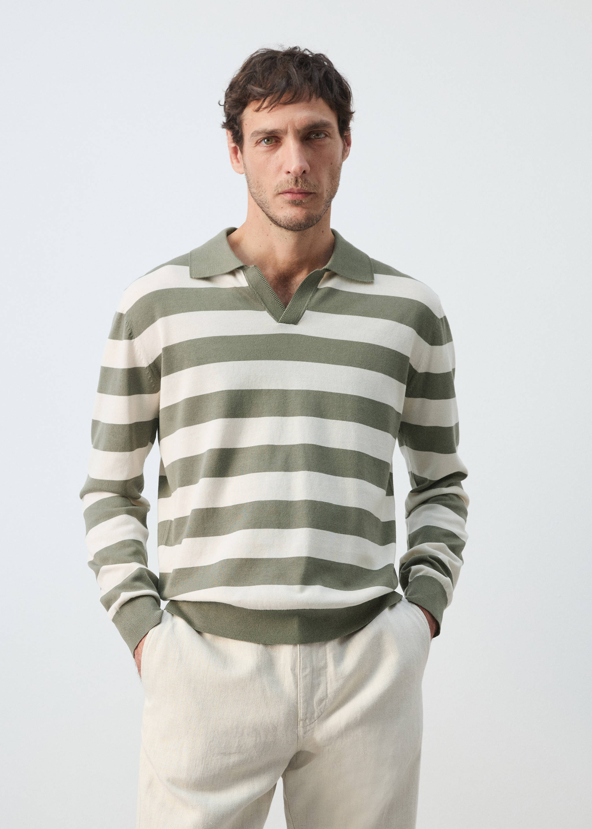 Джемпер-поло из тонкого трикотажа из 100% хлопка - Средний план