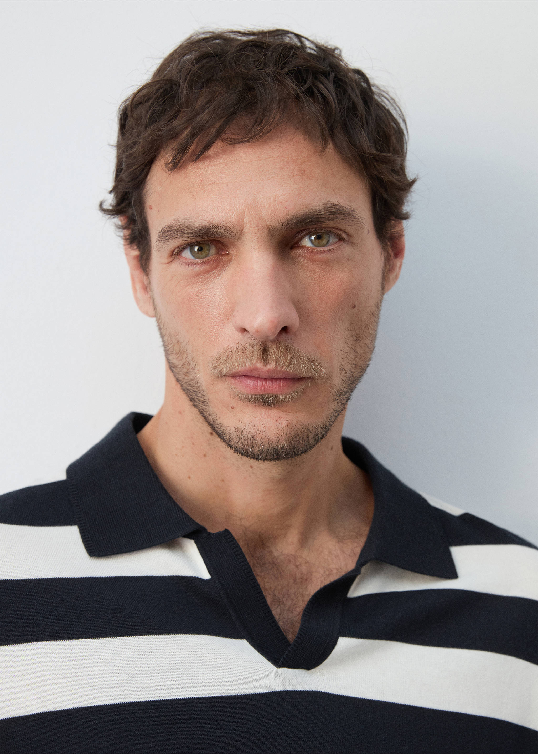 Джемпер-поло из тонкого трикотажа из 100% хлопка - Деталь изделия 1, Глубокий темно-синий. Ref: 27065937-00.