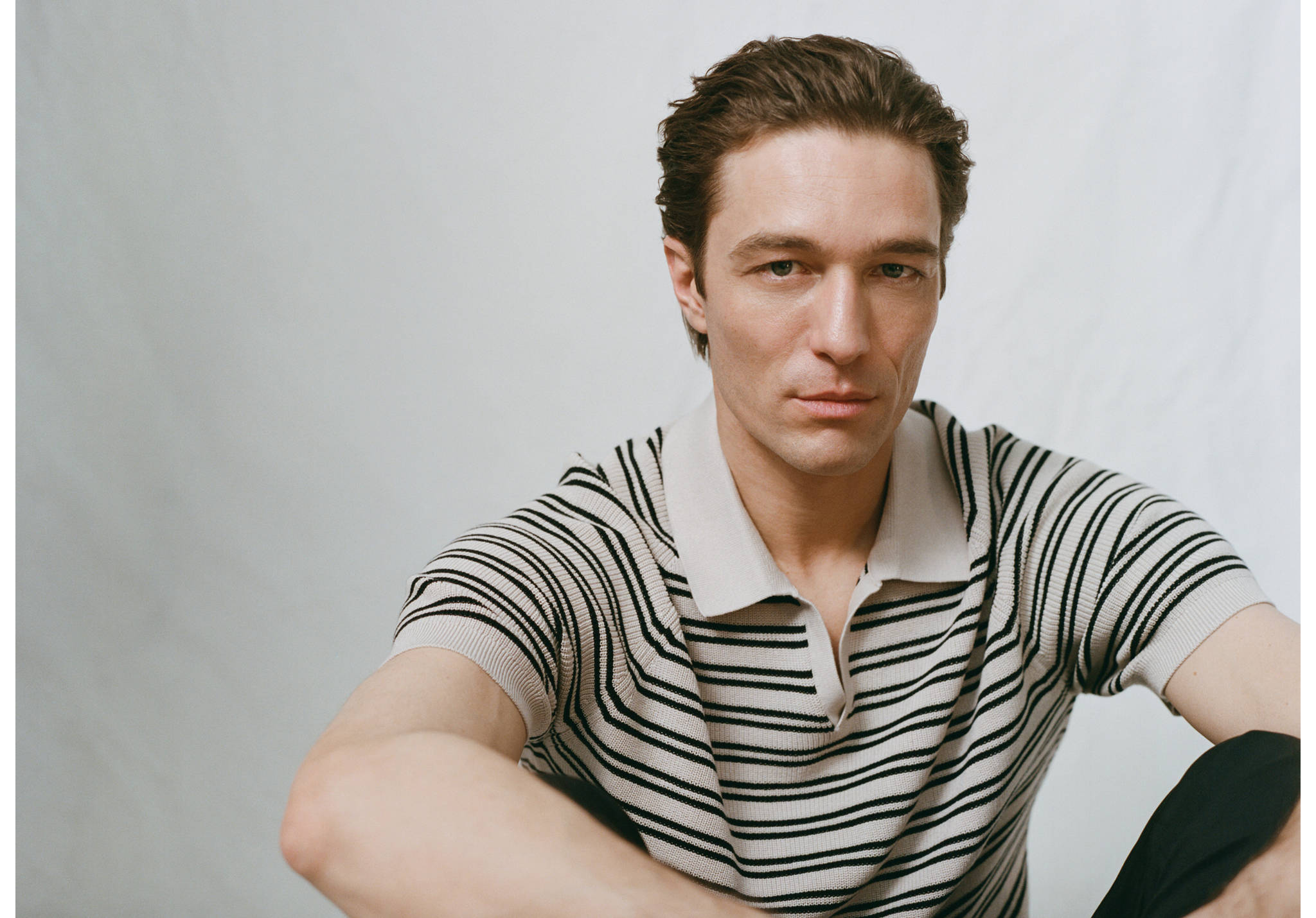 %100 pamuklu çizgili polo yaka tişört - Panoramik plan