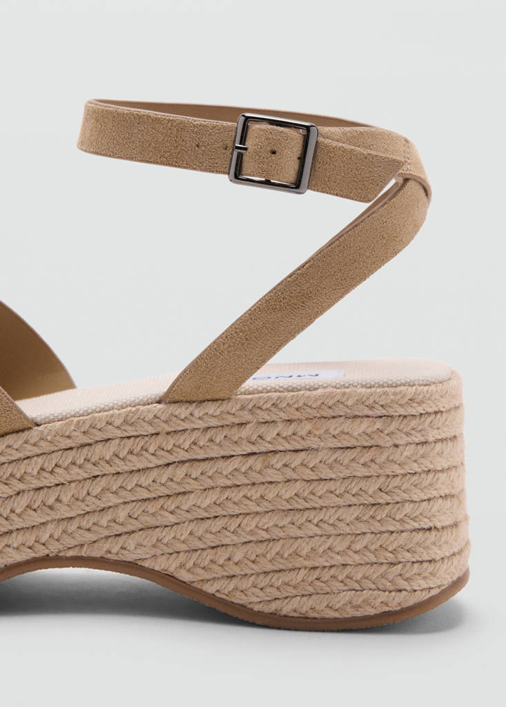 Platform sandals with crossed straps — Medium Brown