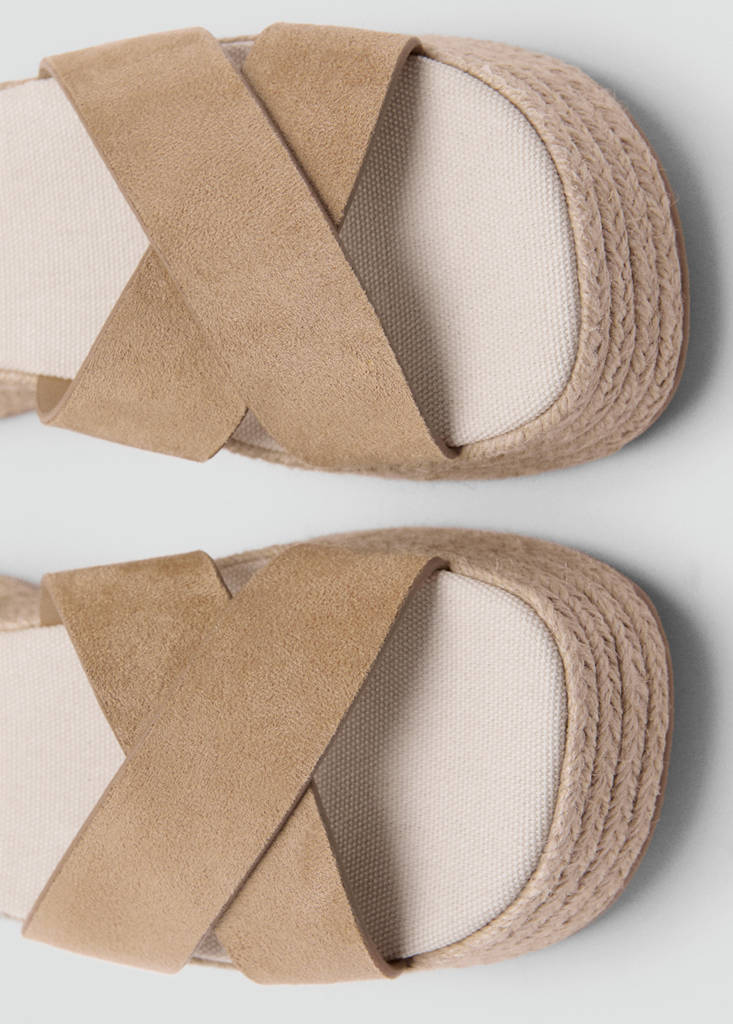 Platform sandals with crossed straps — Medium Brown