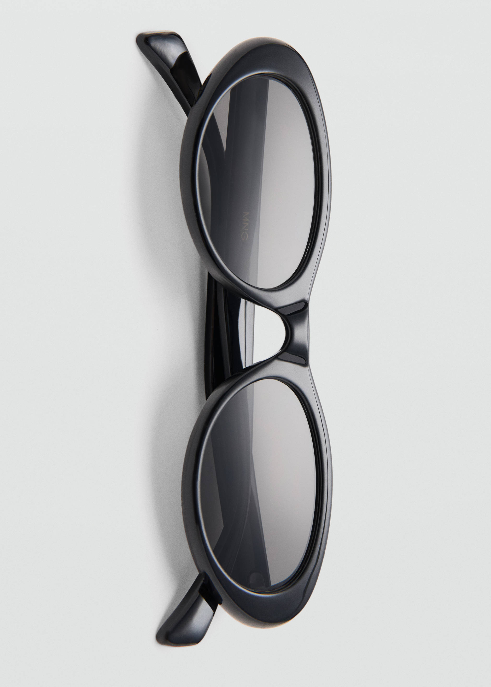 Resin frame sunglasses - Details of the article 2