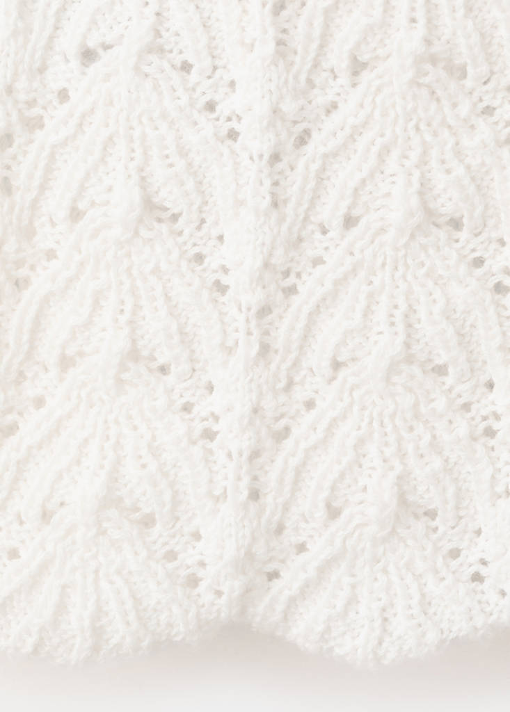 Stricktop mit Lochmuster — Cremeweiß