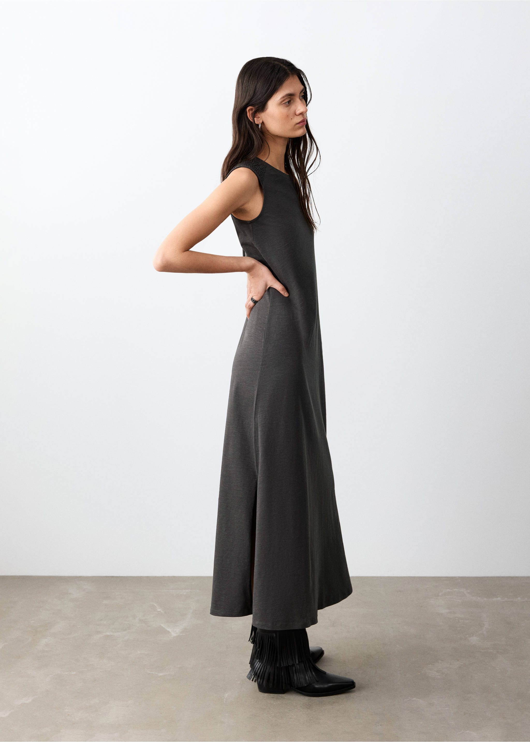 Maxi dress with slit details - Details of the article 2, Charcoal. Ref: 27065960-00.