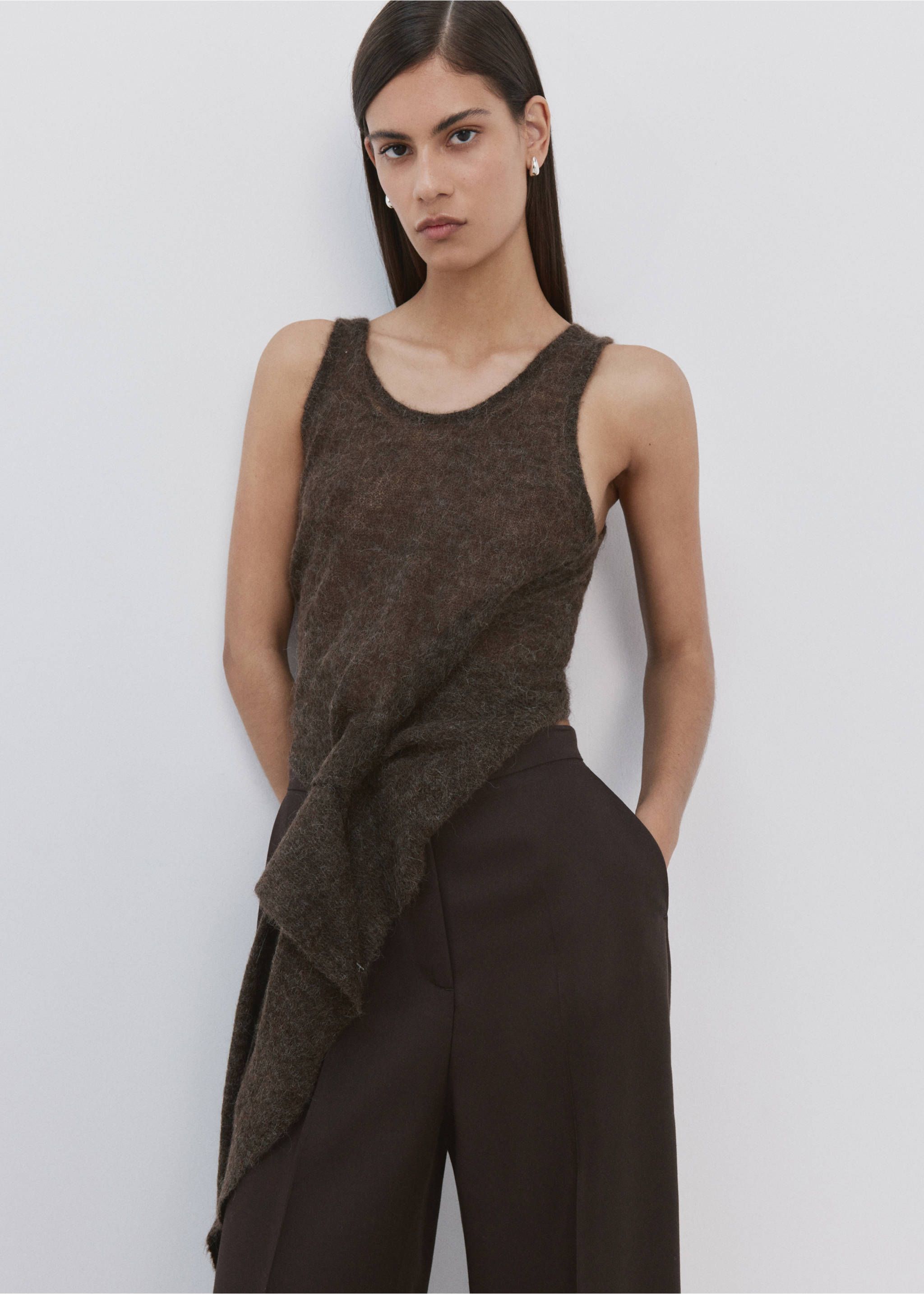 High-waisted lyocell trousers - Details of the article 1, Chocolate. Ref: 27065964-05.