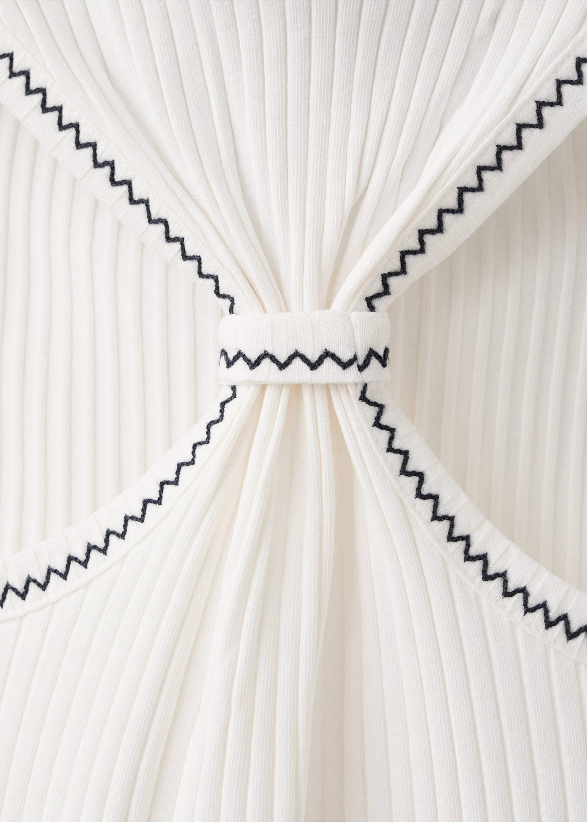 Top with contrasting trims - Details of the article 8, Off White. Ref: 27065967-00.