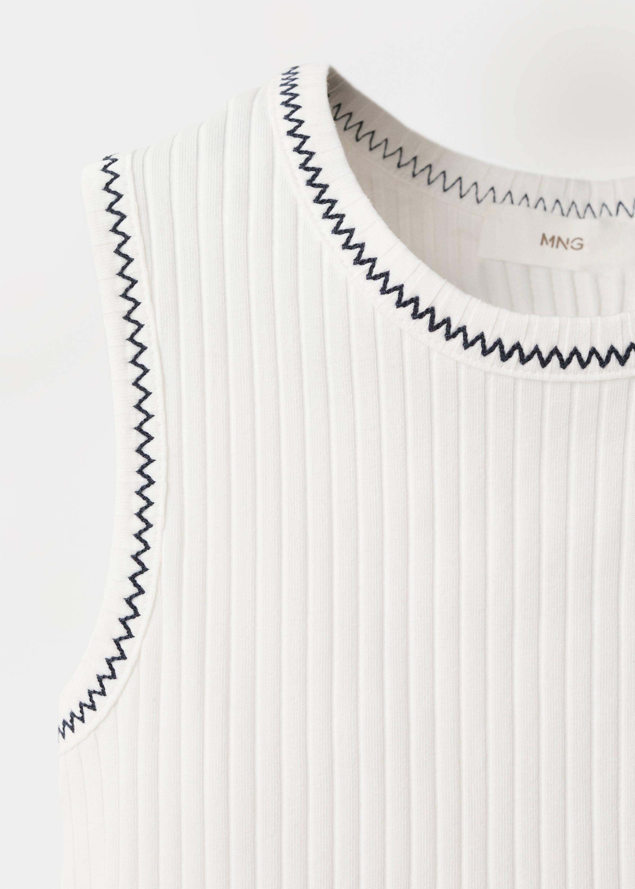 Top with contrasting trims - Details of the article 0