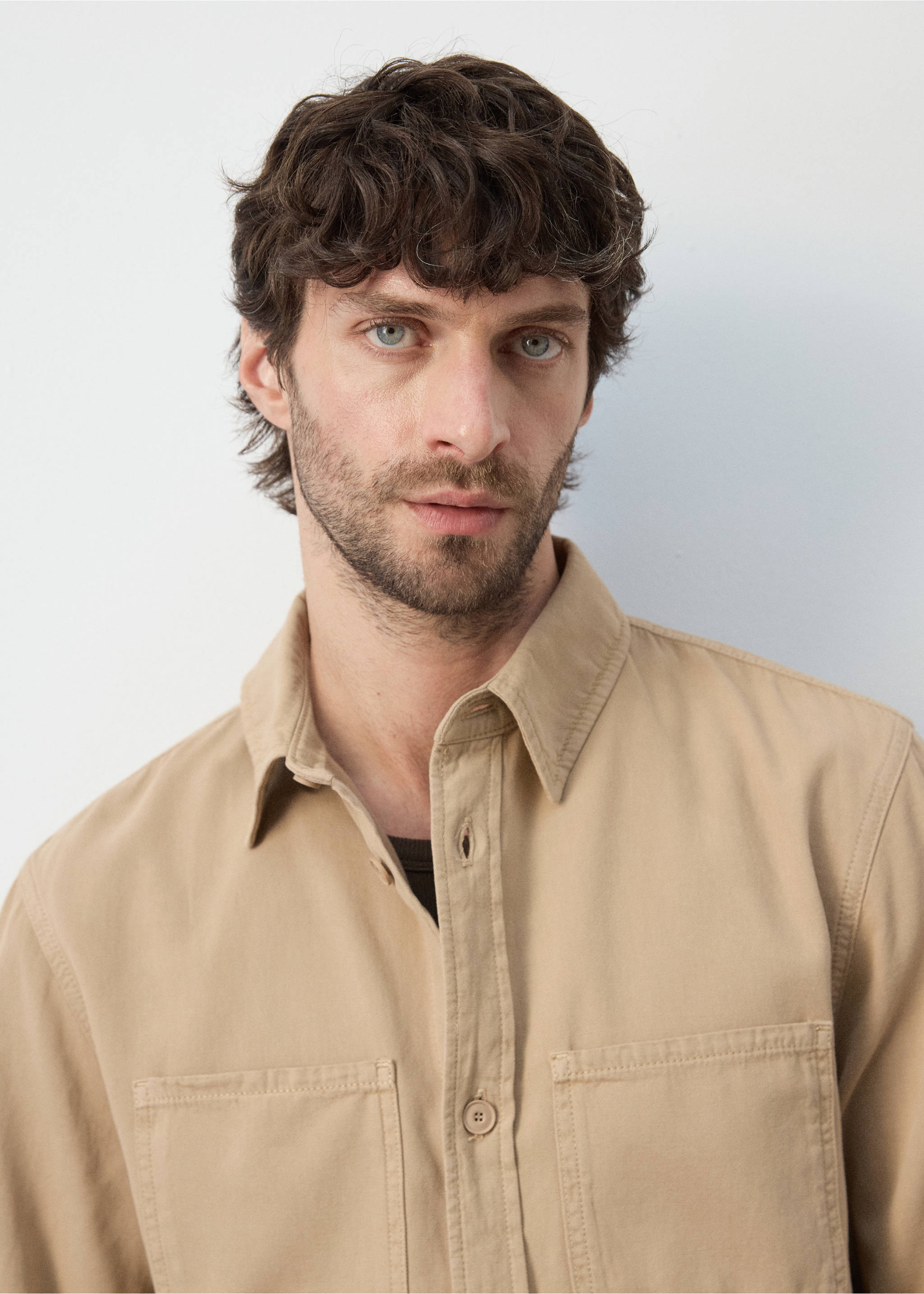100% cotton overshirt with pockets - Details of the article 1, Beige. Ref: 27065968-00.