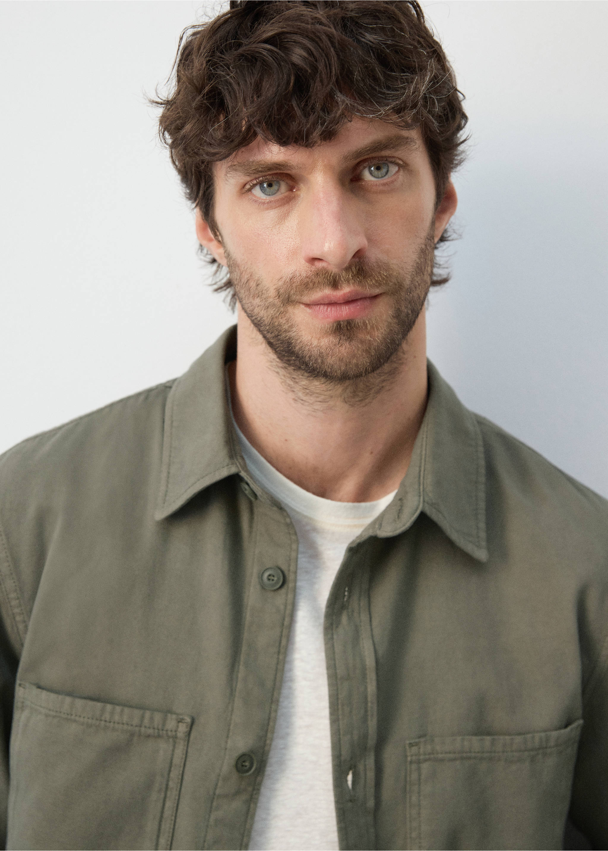 100% cotton overshirt with pockets - Details of the article 1, Khaki. Ref: 27065968-00.