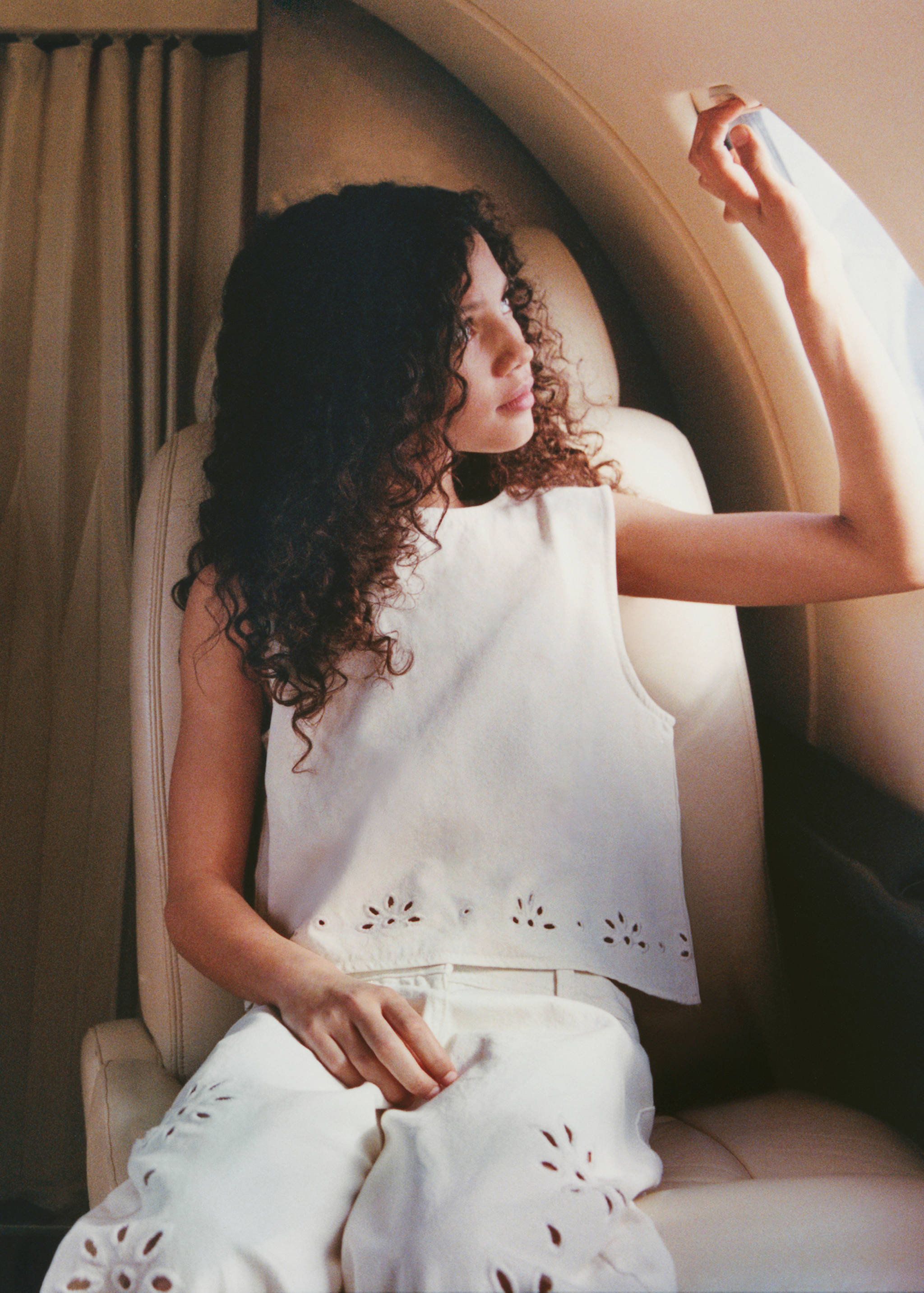 توب جينز مطرز - تفاصيل المنتج 6