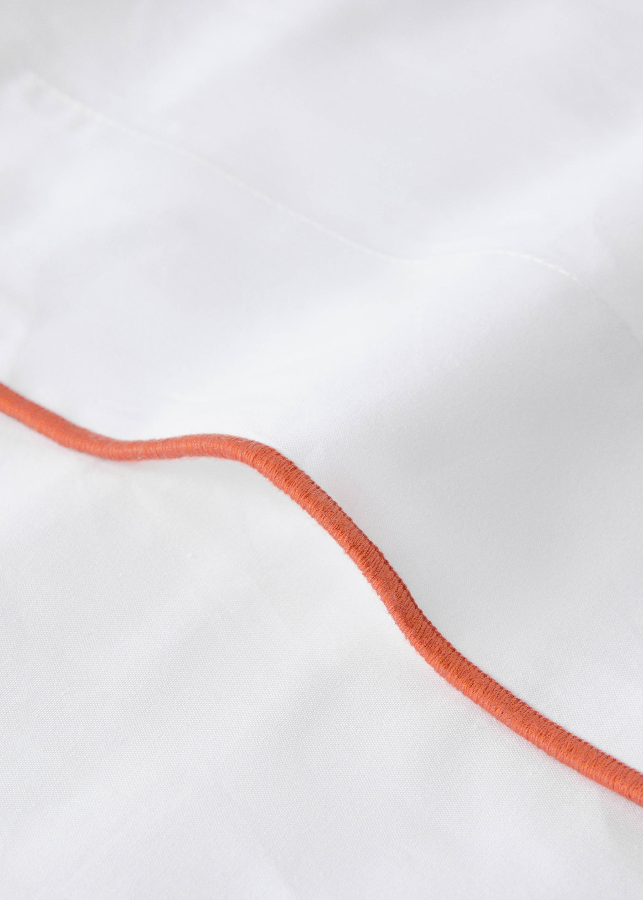 200-thread count percale cotton top sheet with contrasting overlock for 180/200 cm bed - Details of the article 1