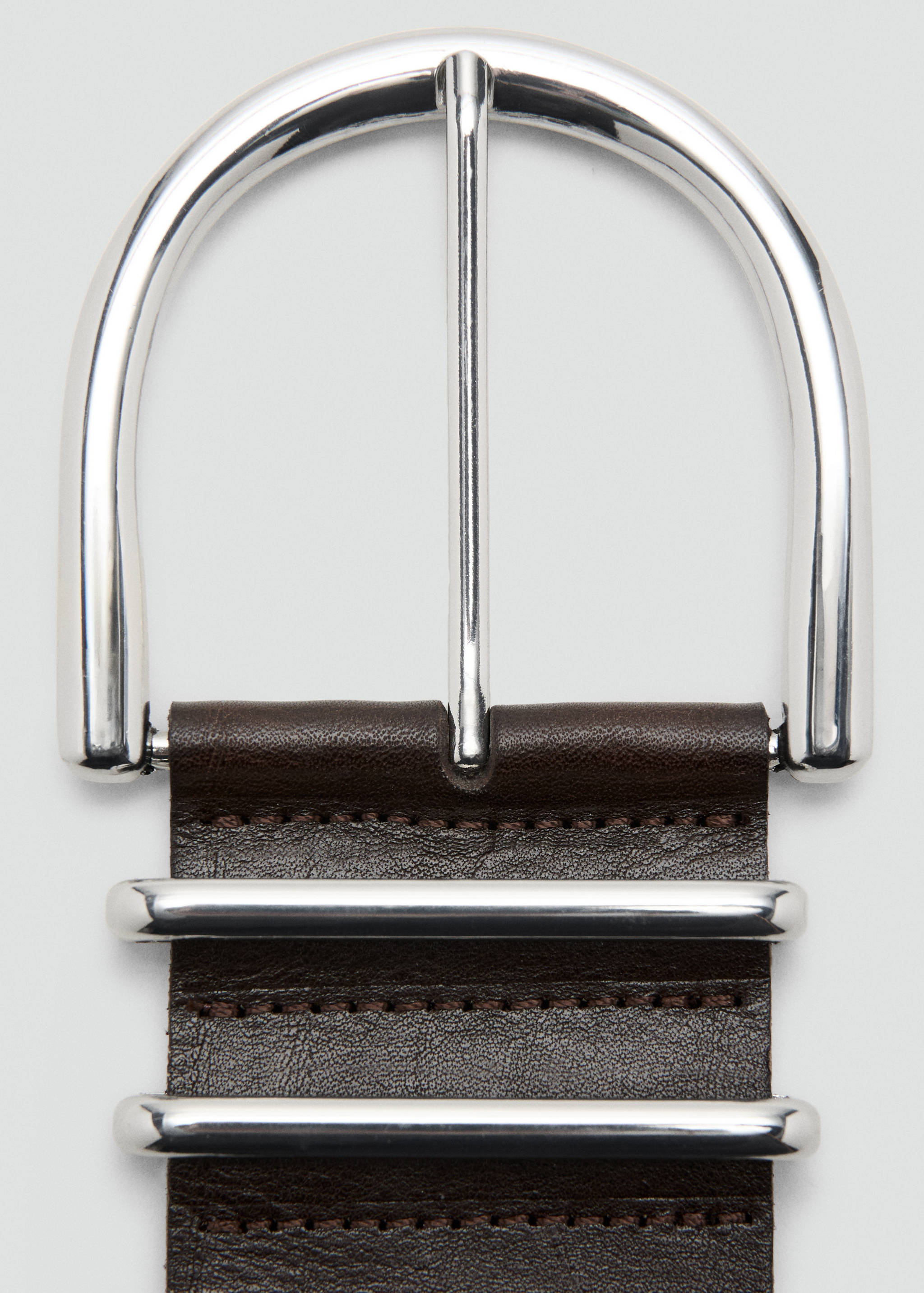 Leather belt with oval buckle - Details of the article 1