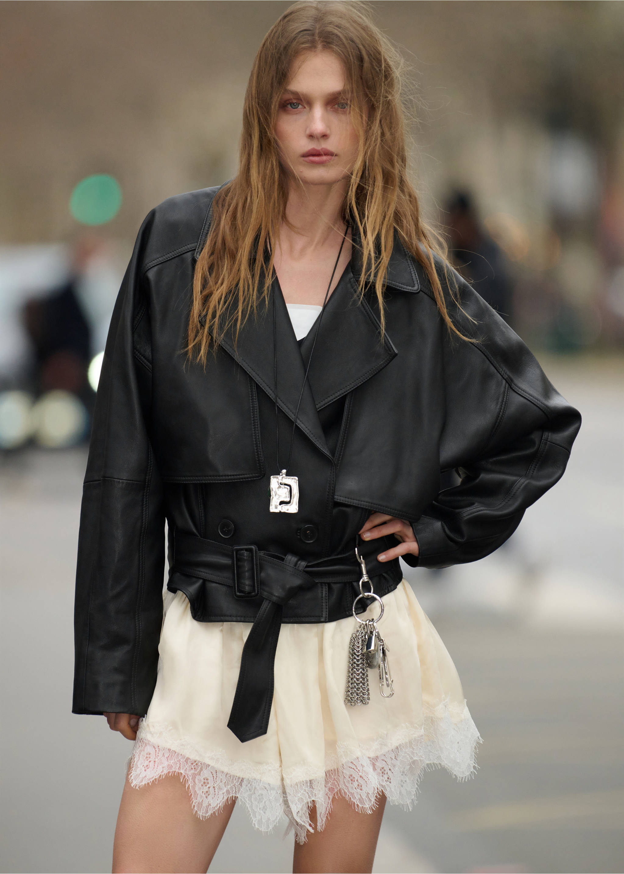 Veste cuir ceinture - Plan moyen, Noir. Ref: 27065997-00.