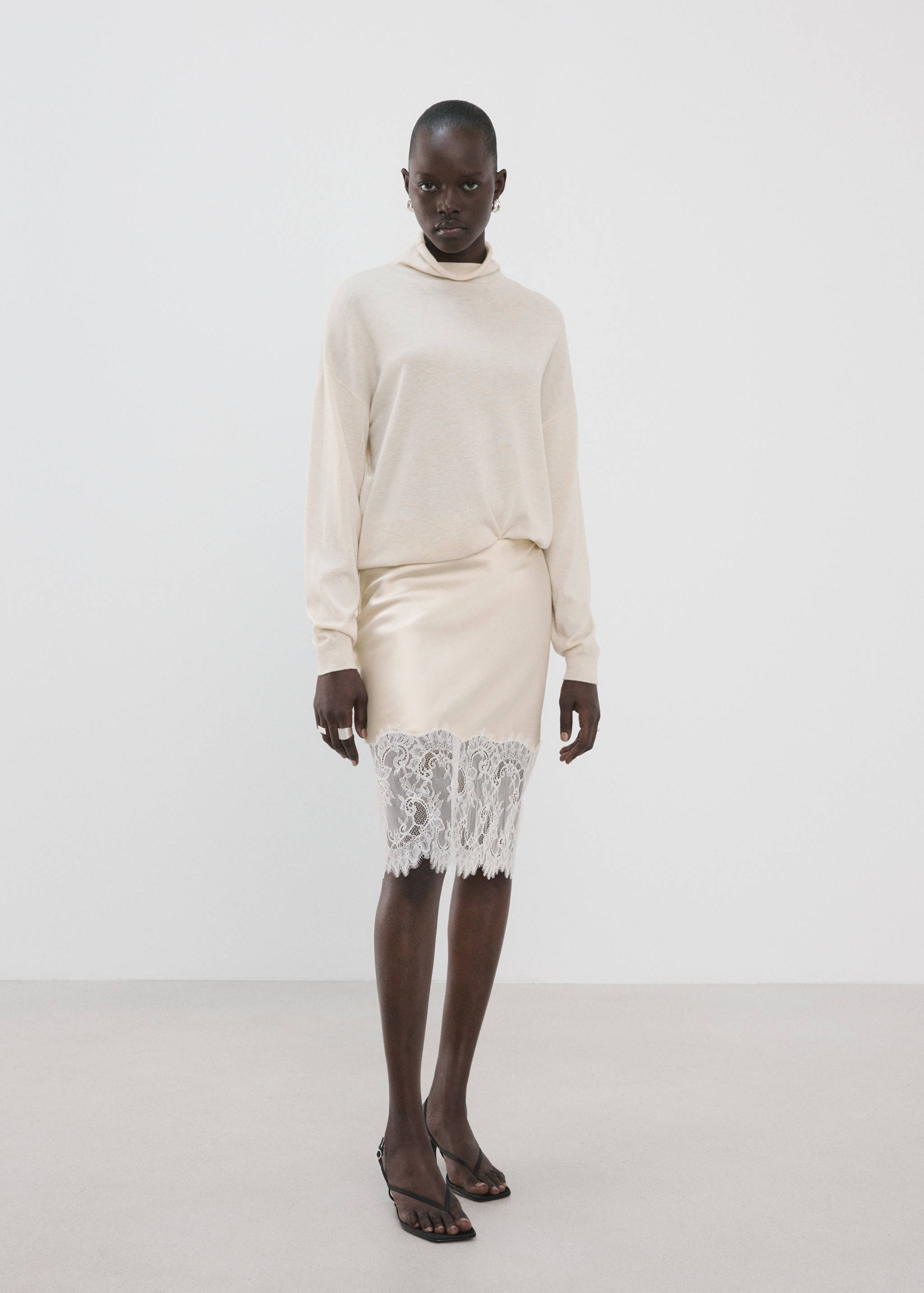 Faldilla llenceria blonda - Pla general