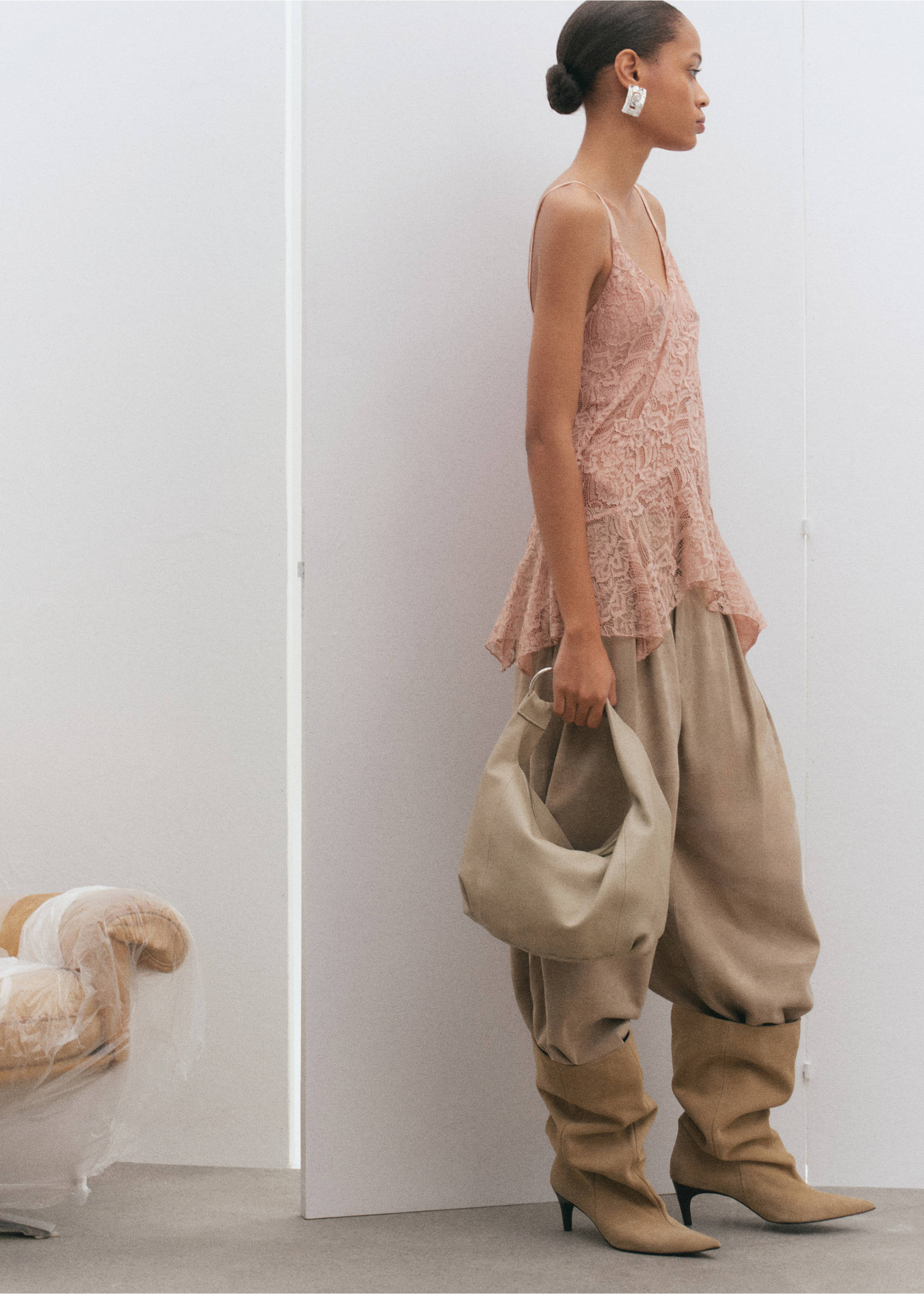 Sac cuir porté épaule boucle - Plan général, Écru. Ref: 27066000-00.