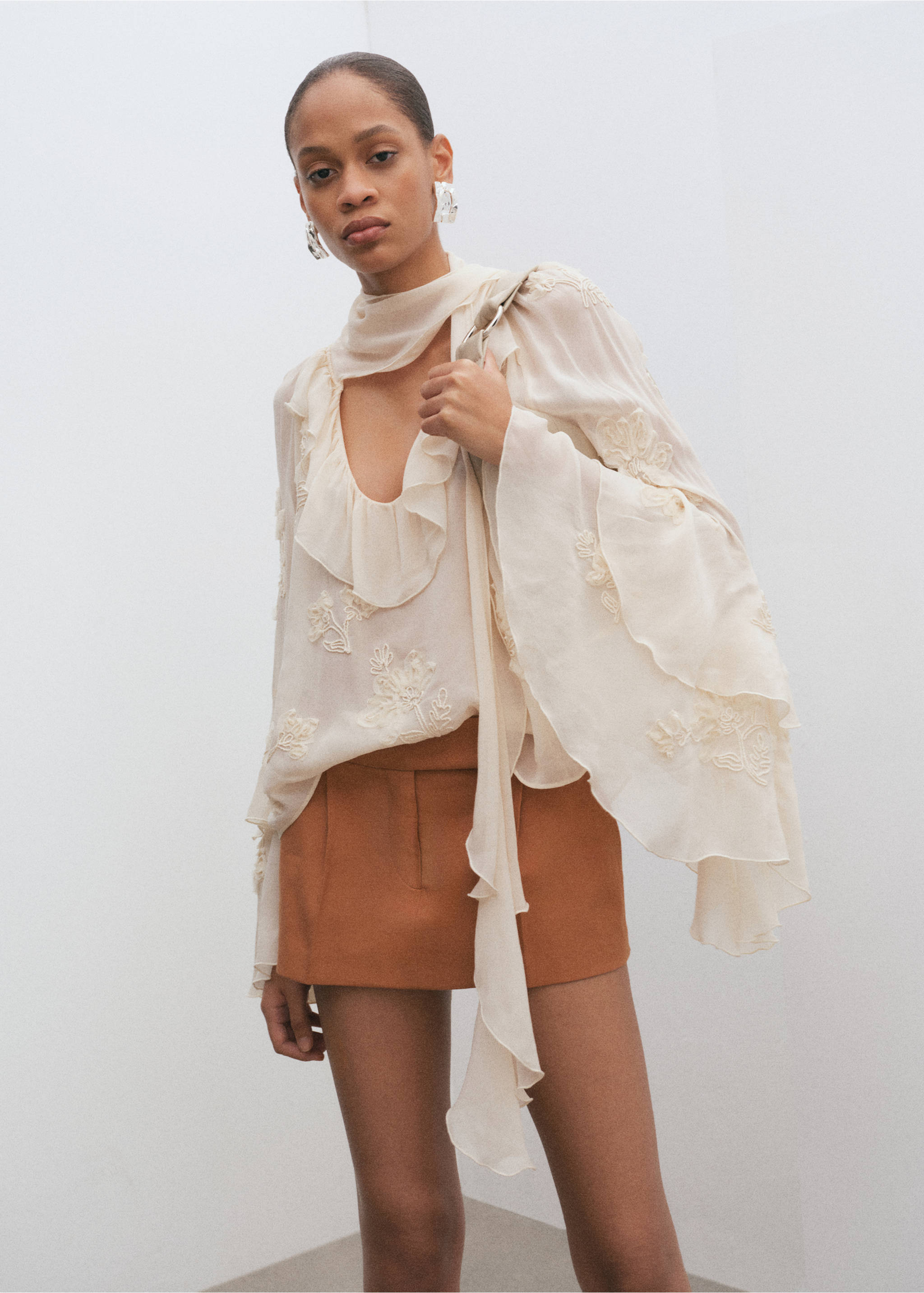 Mini jupe short à plis plats - Détail de l'article 6, Nude. Ref: 27066001-00.