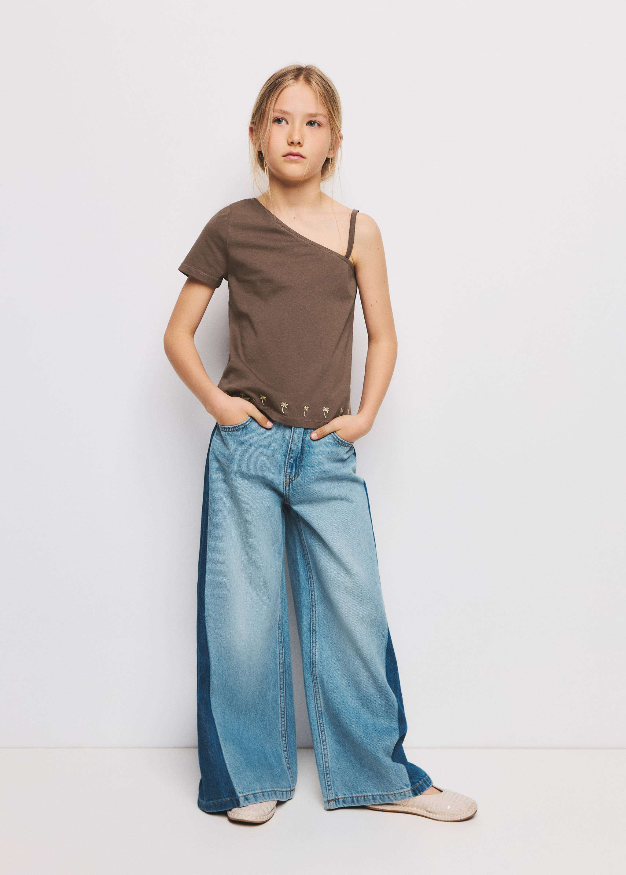 Asymmetric embroidered T-shirt - General plane