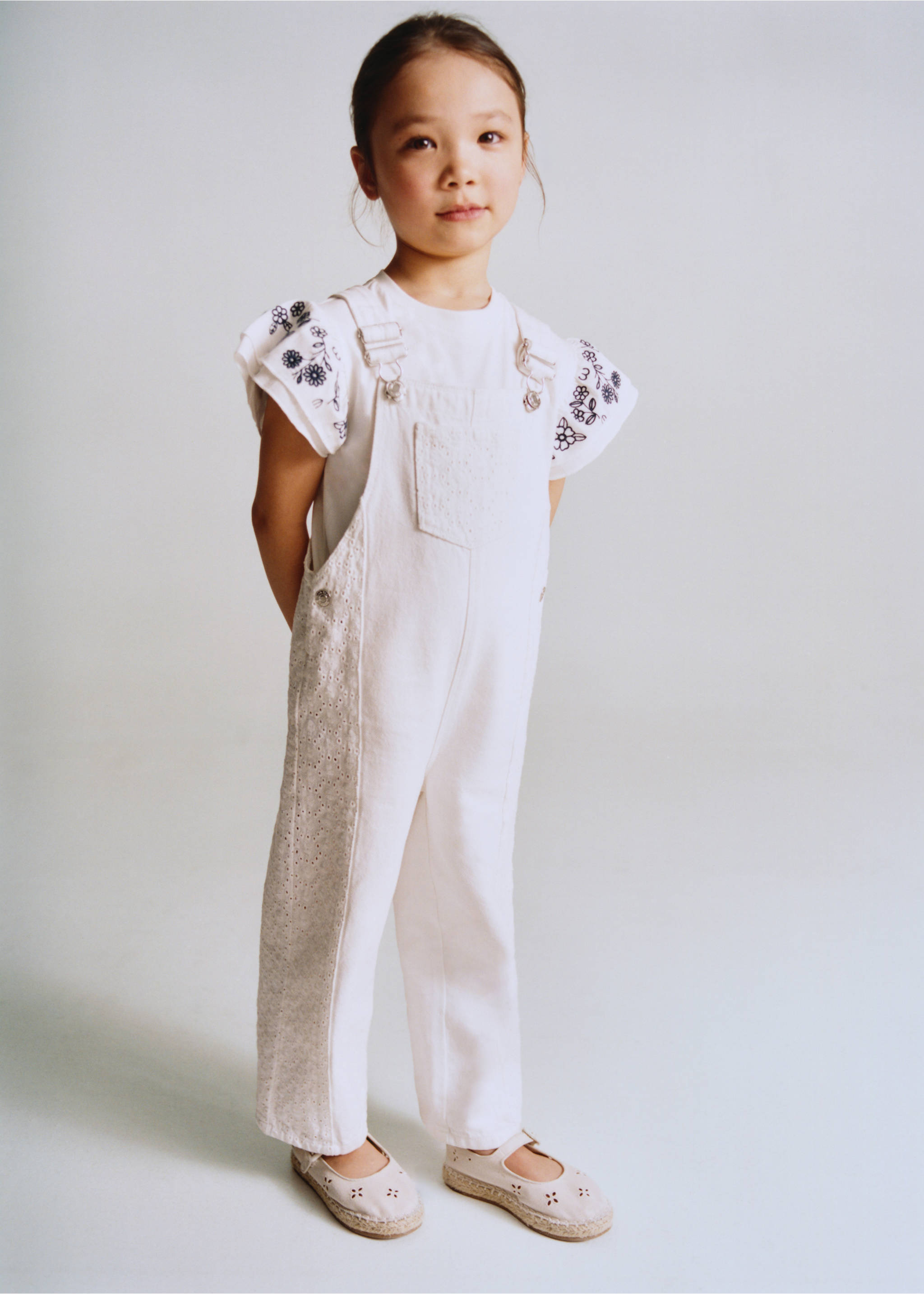 Peto denim bordado - Detalle del artículo 5, Blanco roto. Ref: 27066343-00.