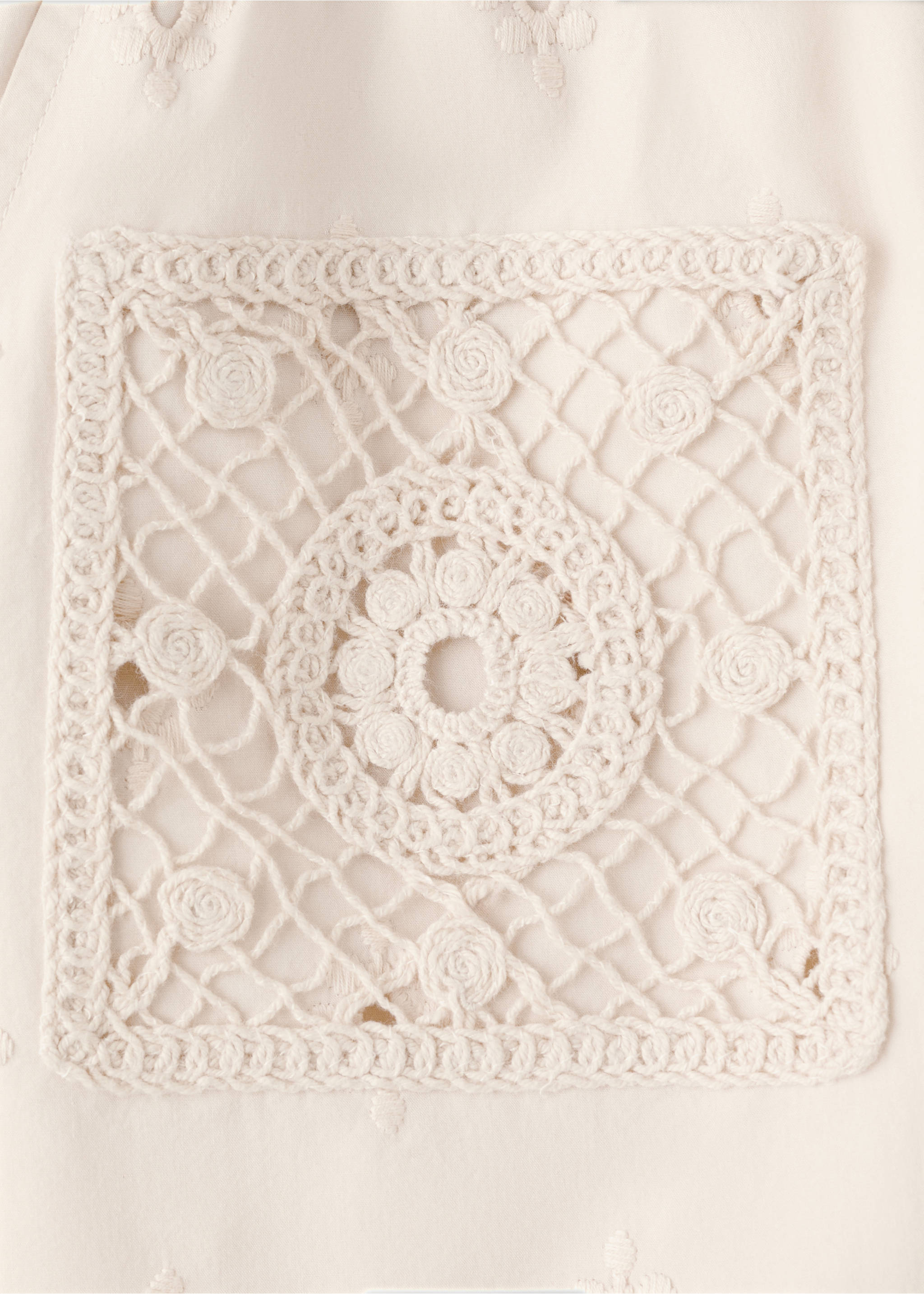 Shorts rectos bordados - Detalle del artículo 8, Crudo. Ref: 27066347-00.