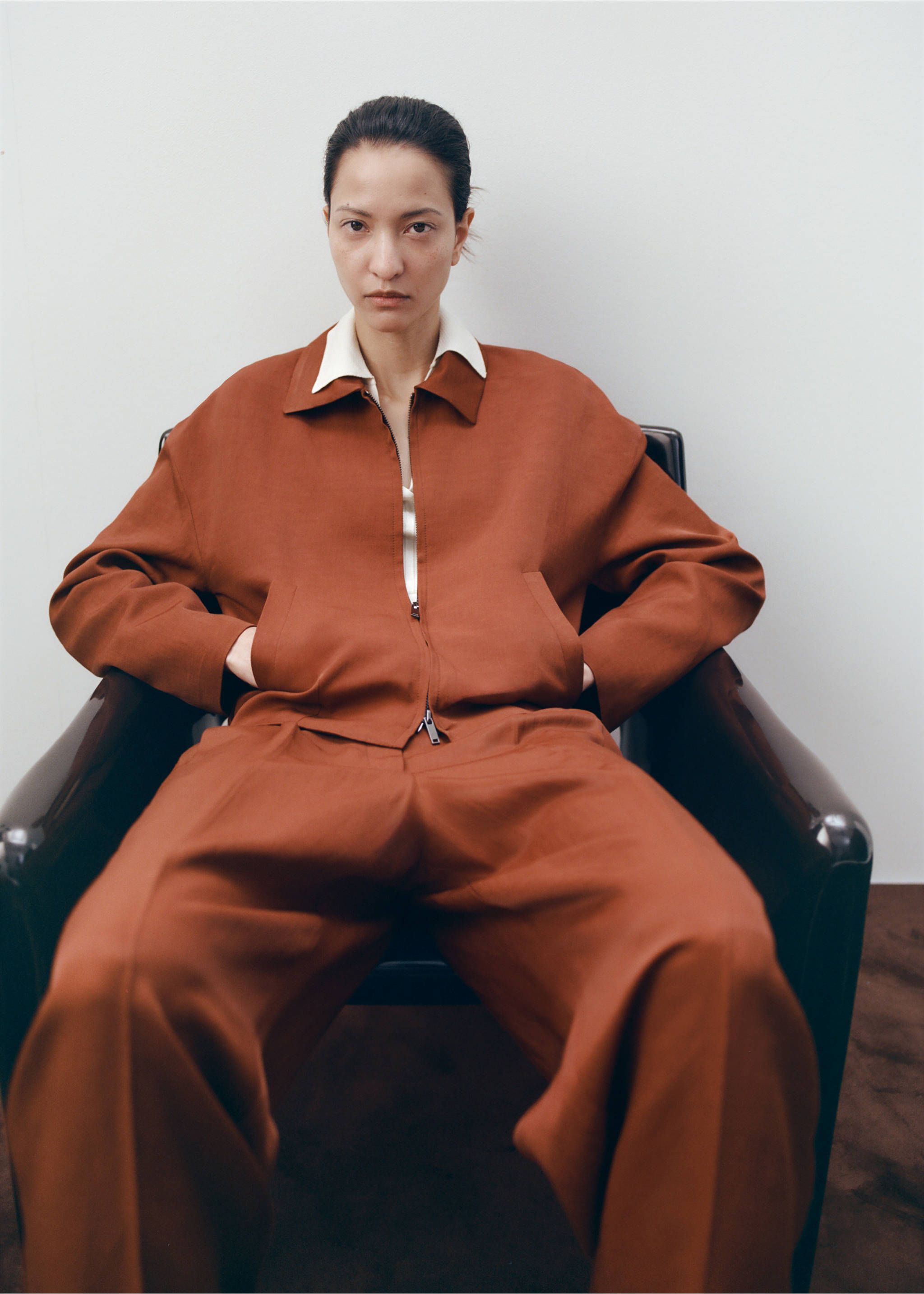 Жакет из смесового льна с карманами - Общий план, Красно-коричневый. Ref: 27066348-00.