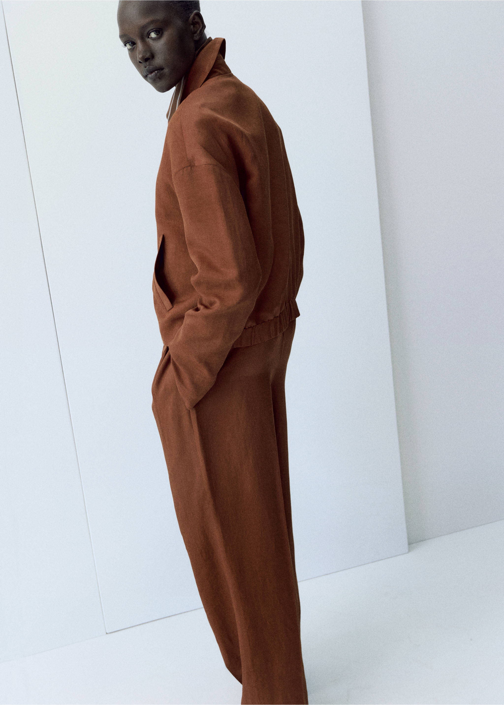 Linen-blend jacket with pockets - Reverse of the article, Russet. Ref: 27066348-02.