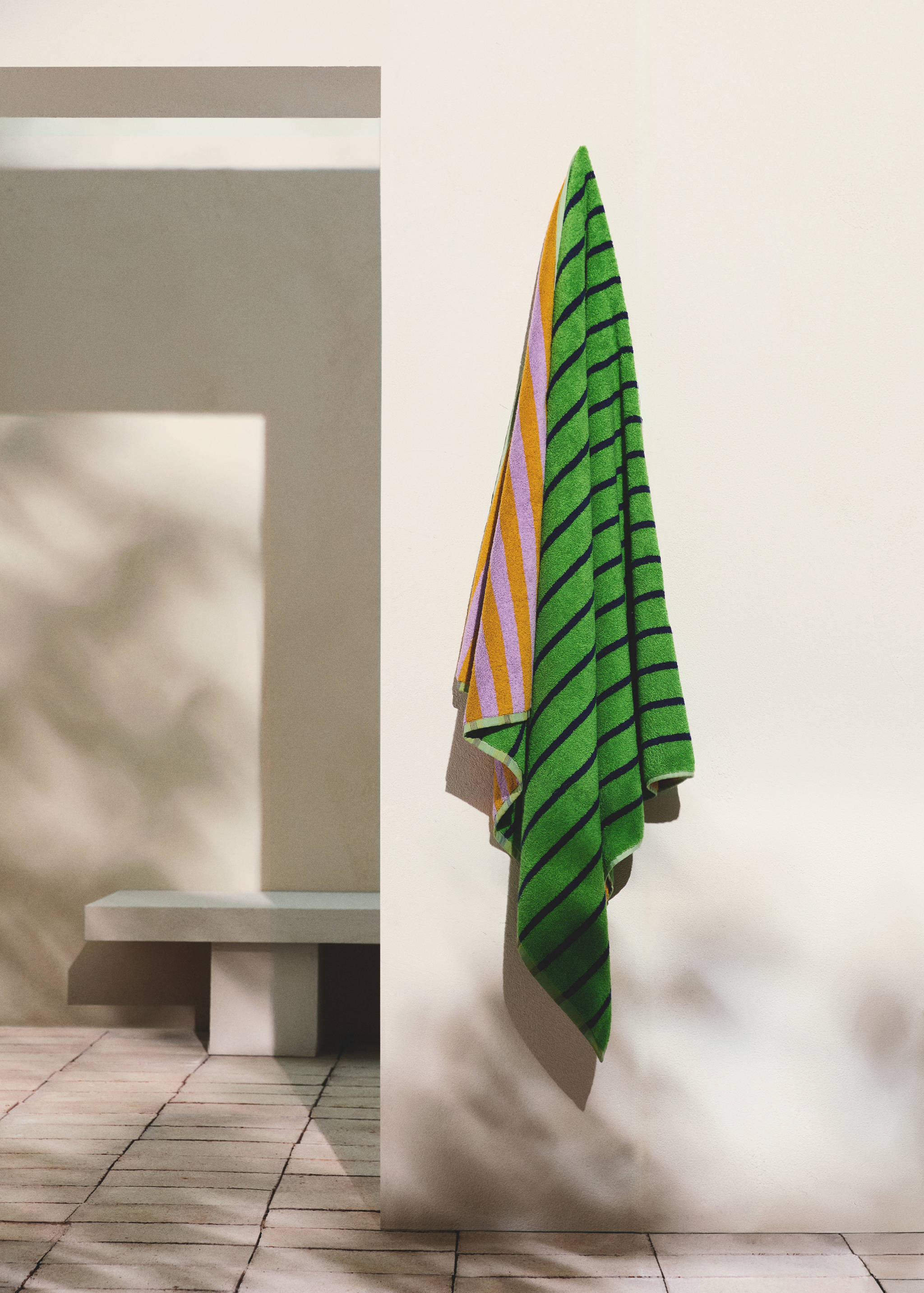 Reversible striped beach towel - General plane