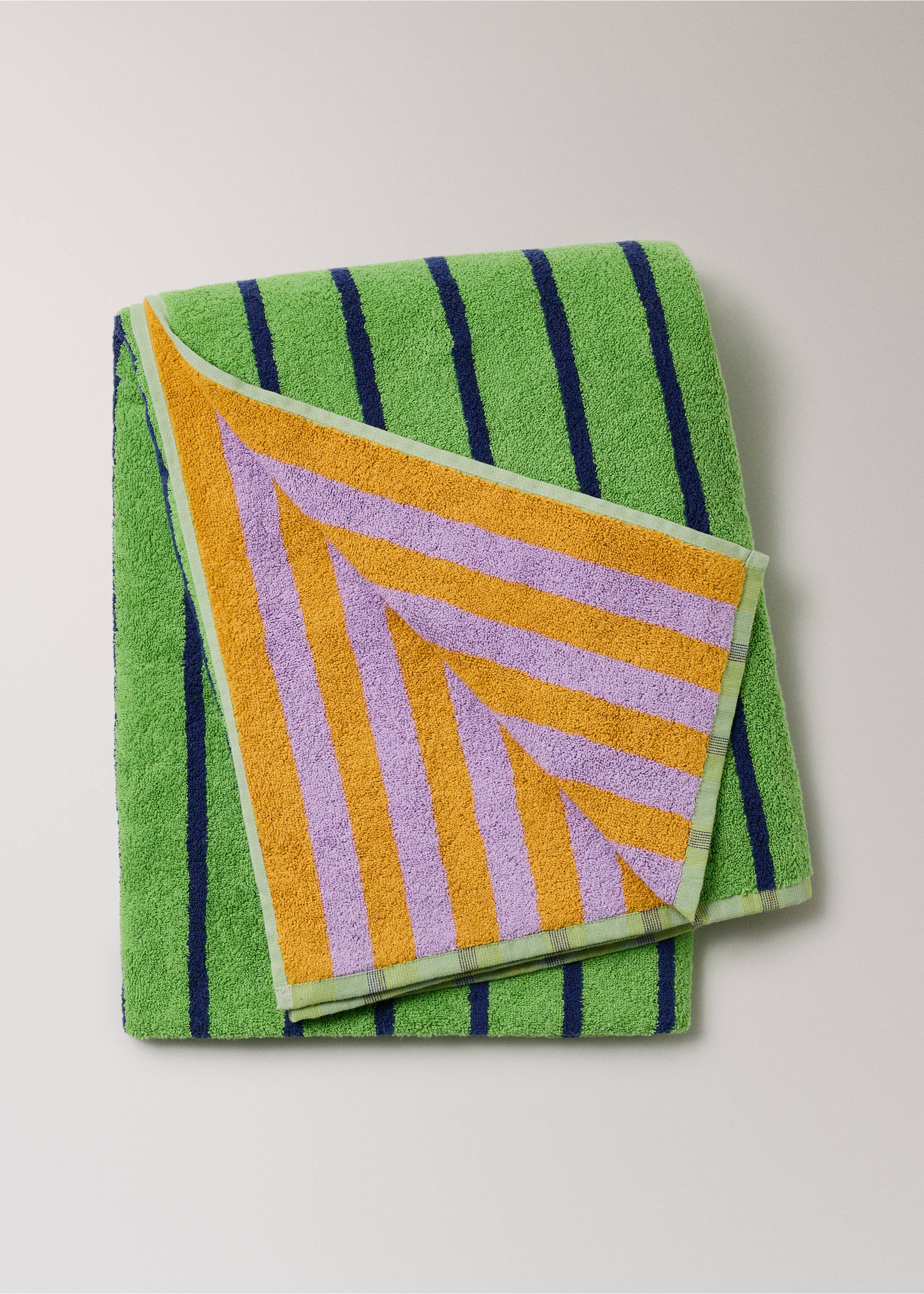 Reversible striped beach towel - Article without model, Green Apple. Ref: 27066352-00.