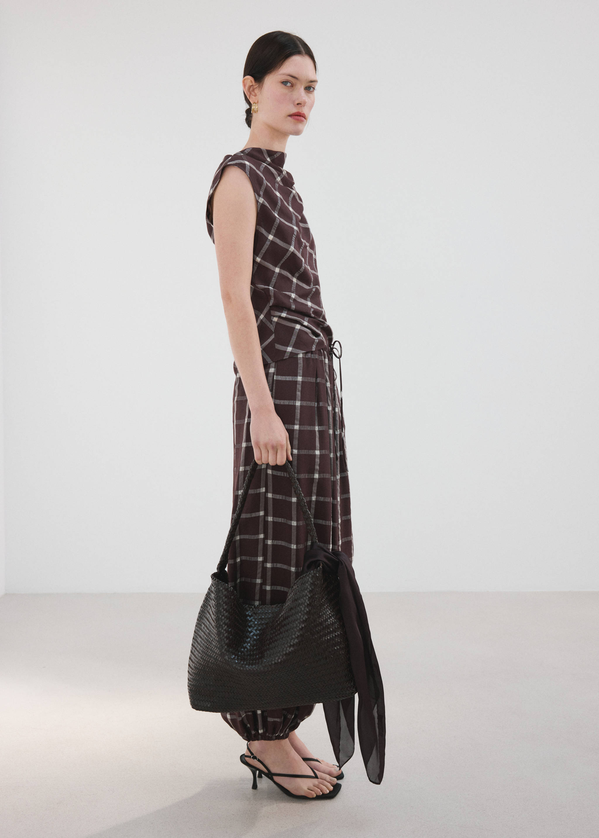 Top entallado cuello drapeado - Plano general