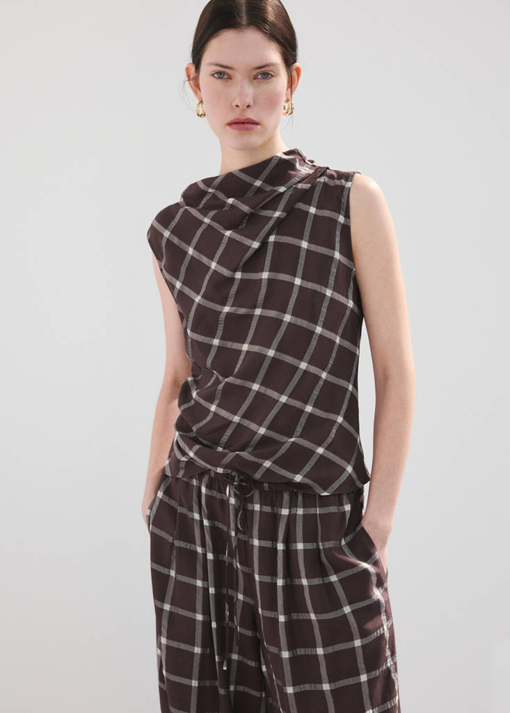 Fitted top with draped neckline — Burgundy
