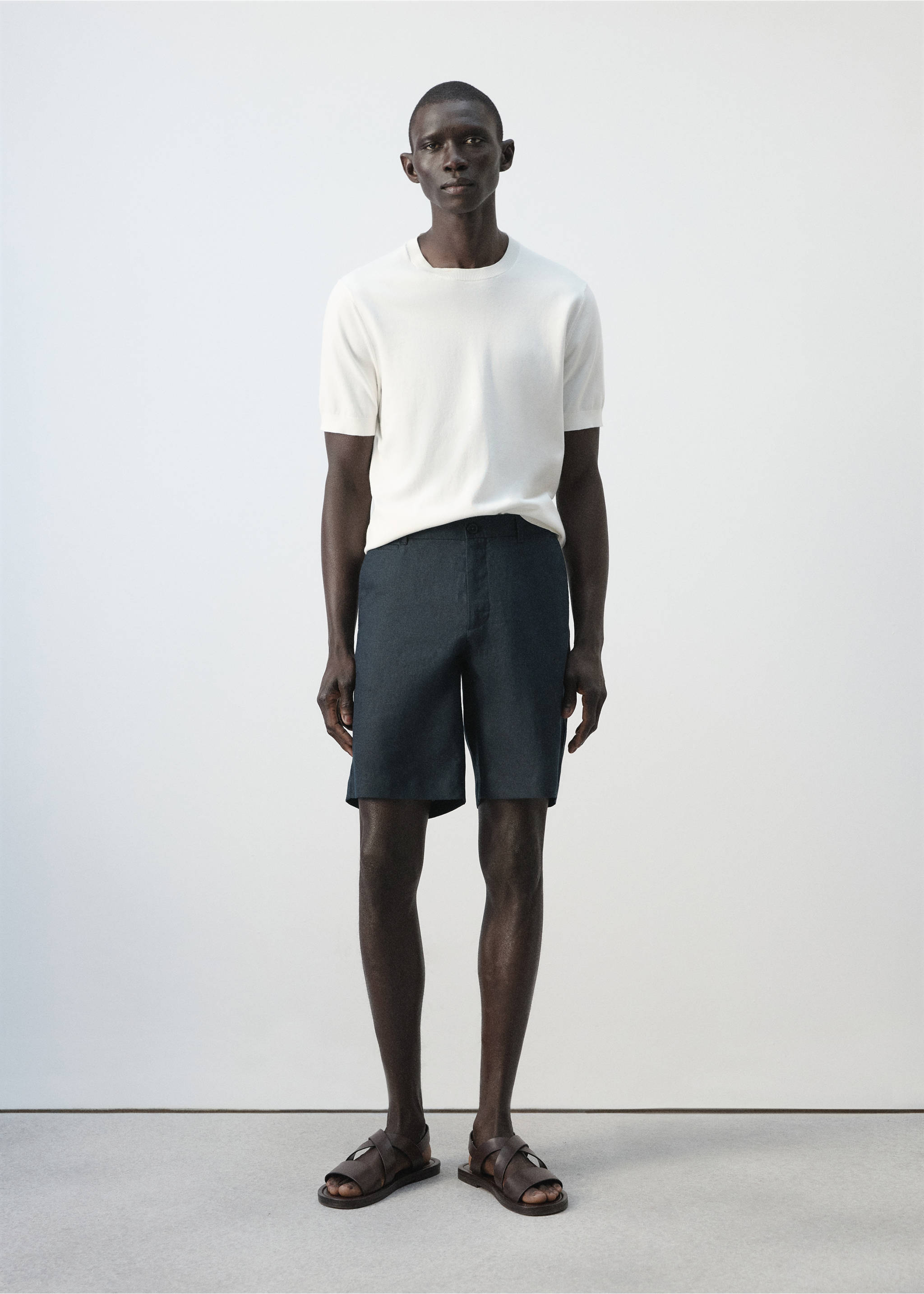 Bermuda slim-fit 100 % lin - Plan général, Bleu marine. Ref: 27066709-00.