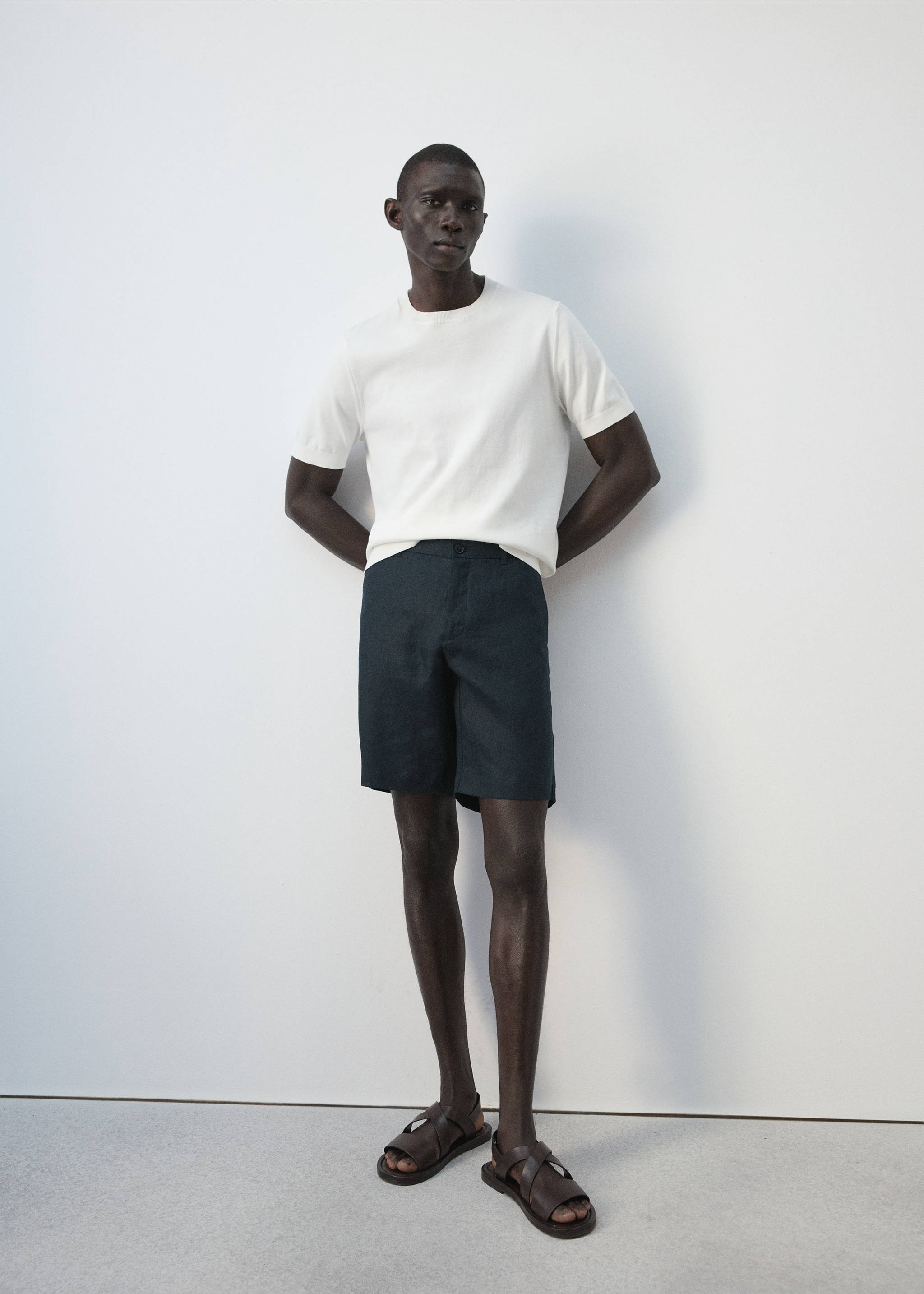 Bermuda slim-fit 100 % lin - Détail de l'article 4, Bleu marine. Ref: 27066709-00.