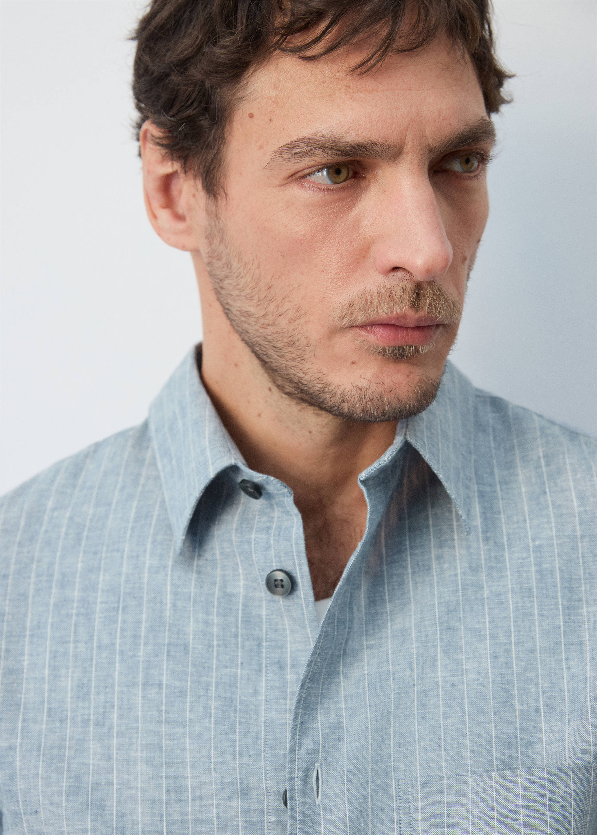 Camisa às riscas de mistura de linho e algodão - Pormenor do artigo 1