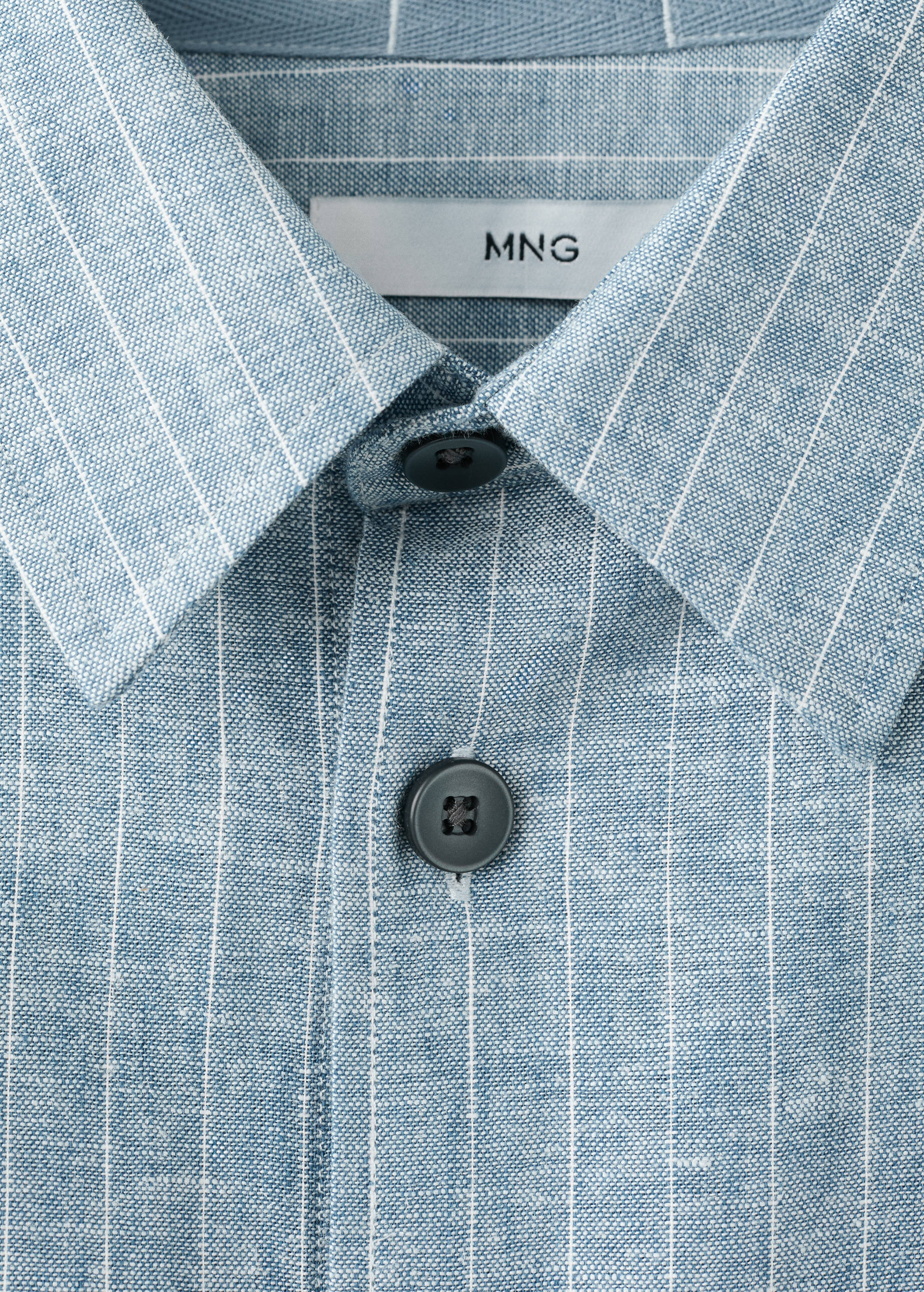 Camisa às riscas de mistura de linho e algodão - Pormenor do artigo 8