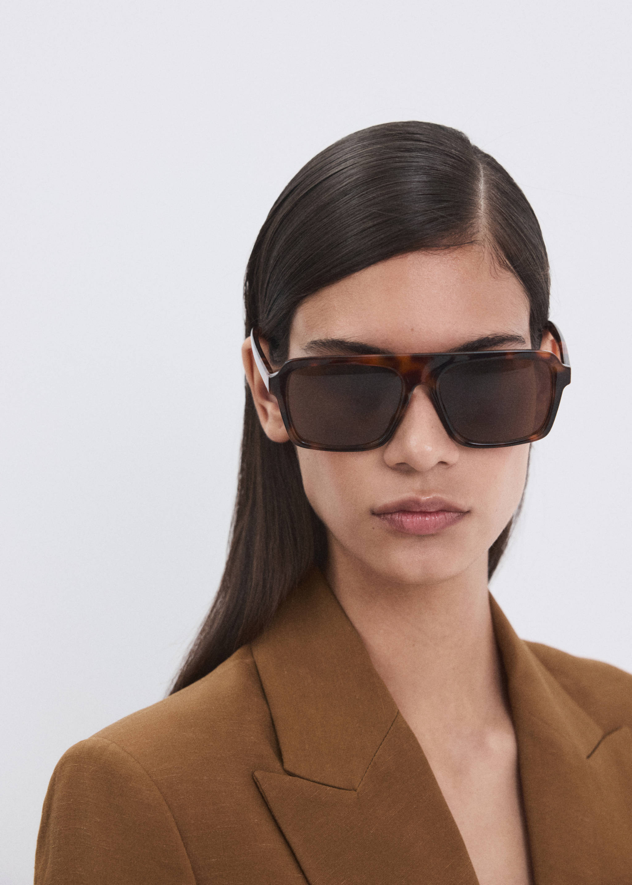 بليزر بذلة من الكتان بطيتين متداخلتين - رؤية وسط