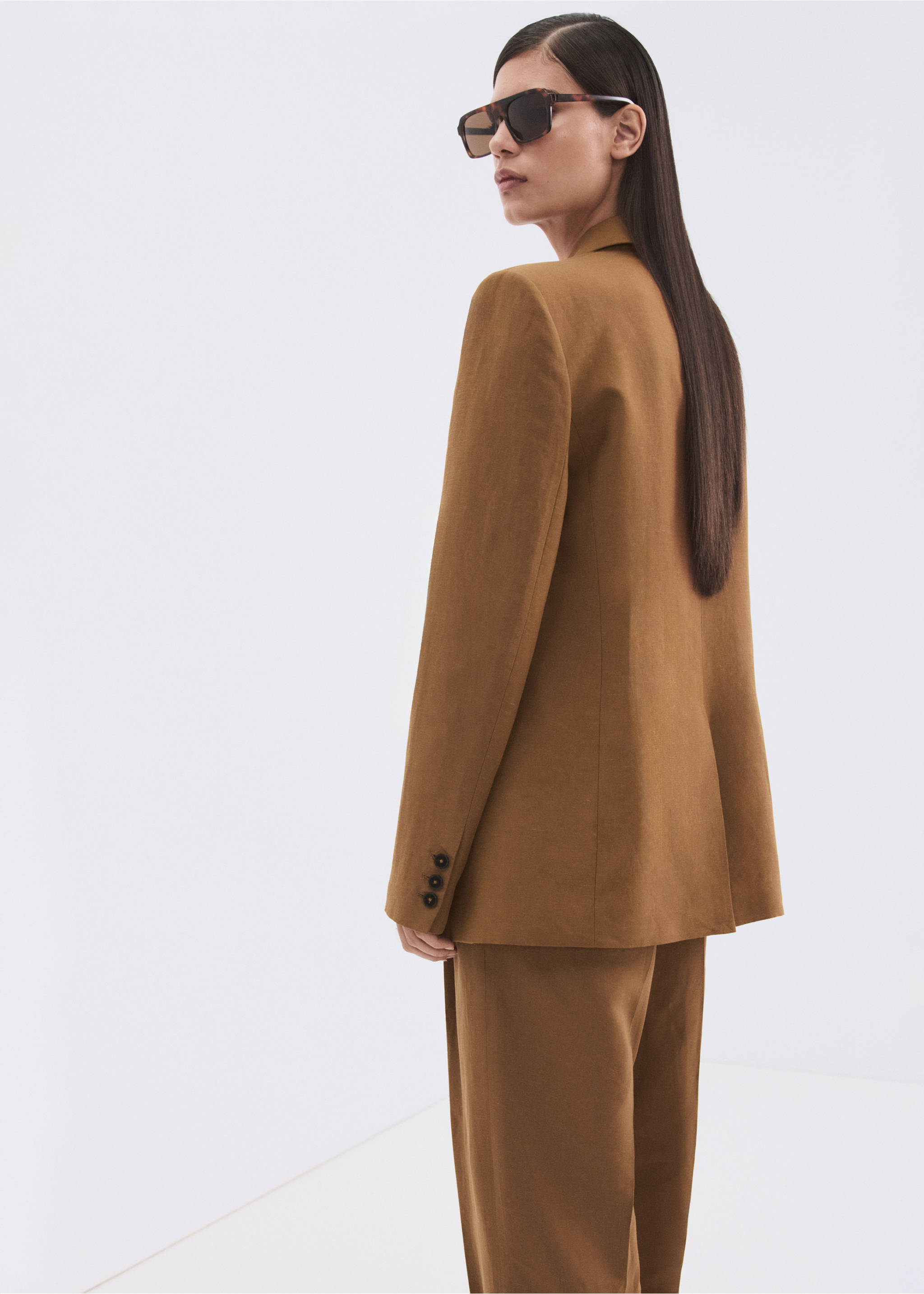 Blazer costume lin double boutonnage - Verso de l’article, Caramel. Ref: 27066742-00.