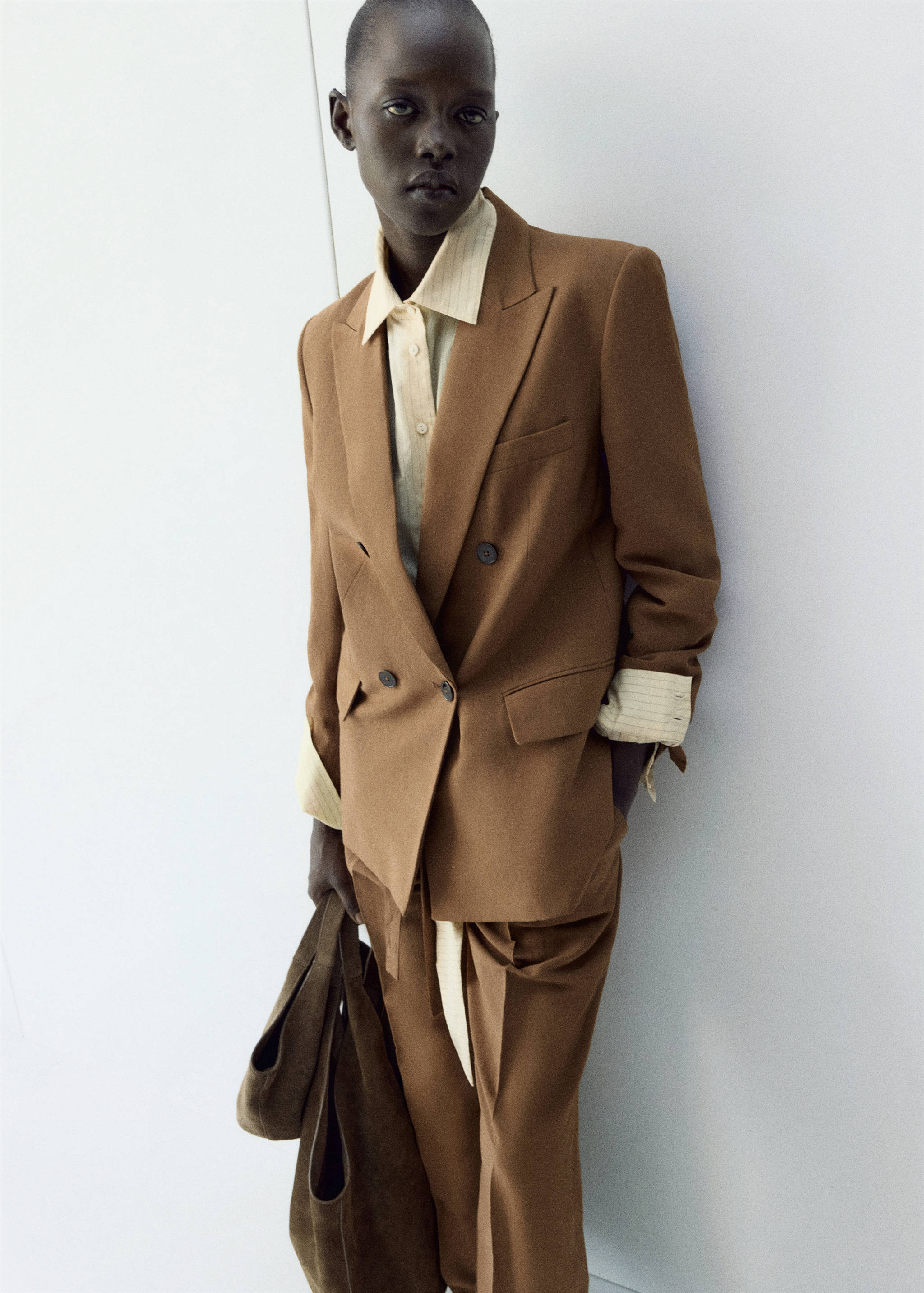 Blazer traje lino doble botonadura - Plano medio