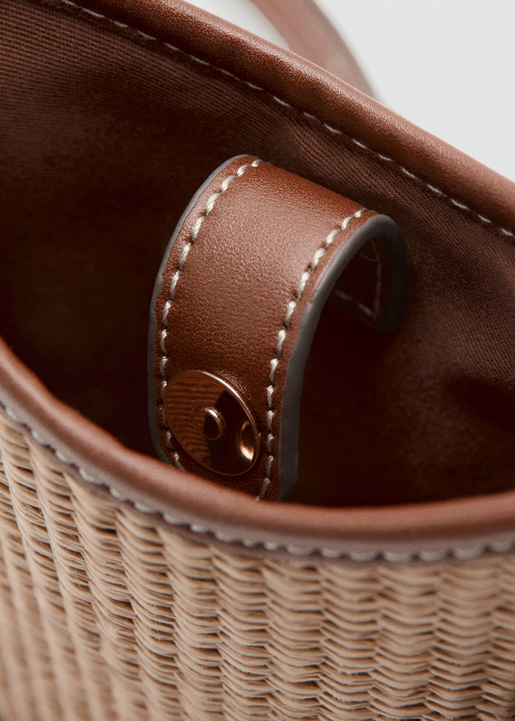 Crossbody mobile case - Details of the article 1