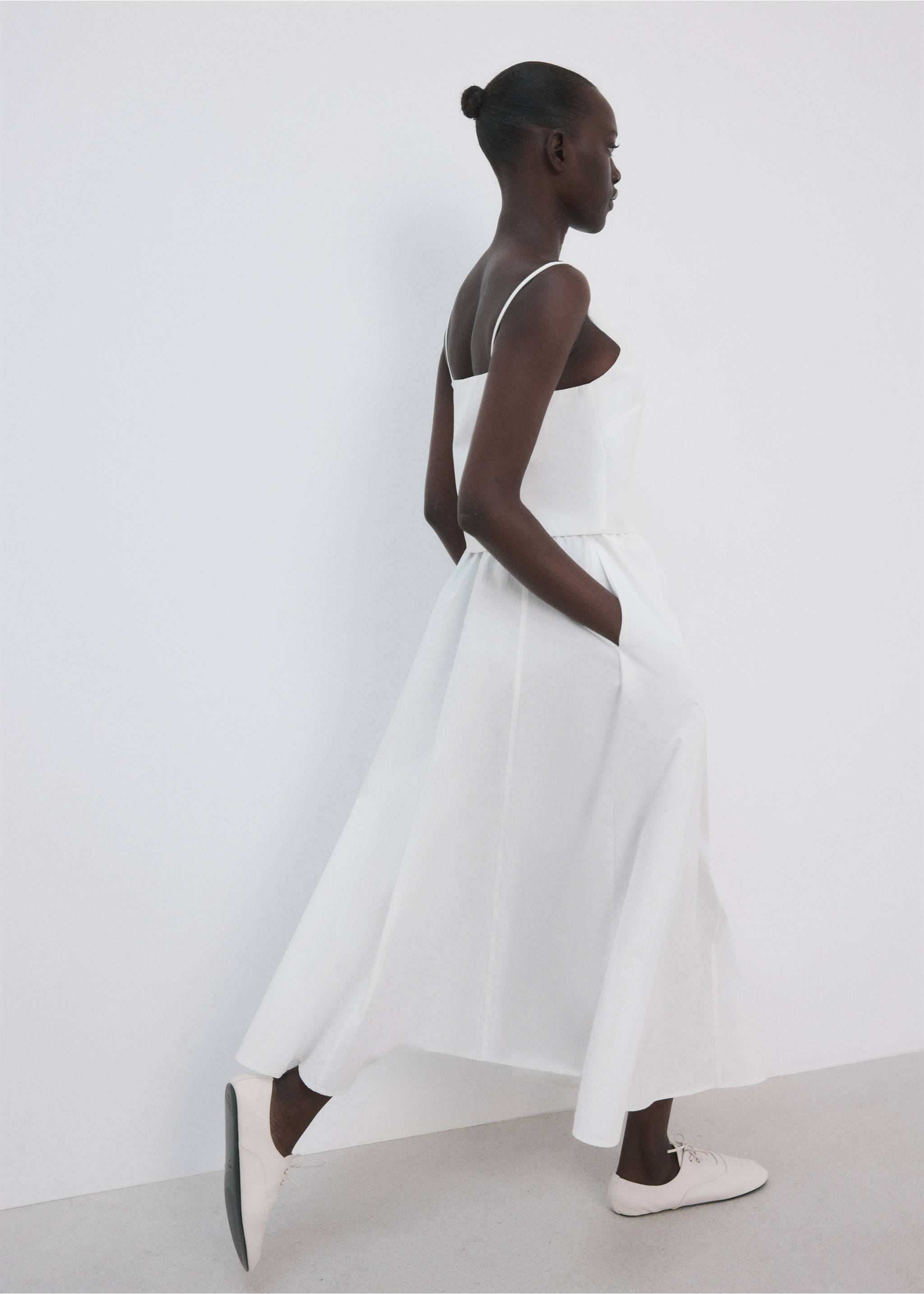 Cotton crop top - Details of the article 2, White. Ref: 27066751-00.