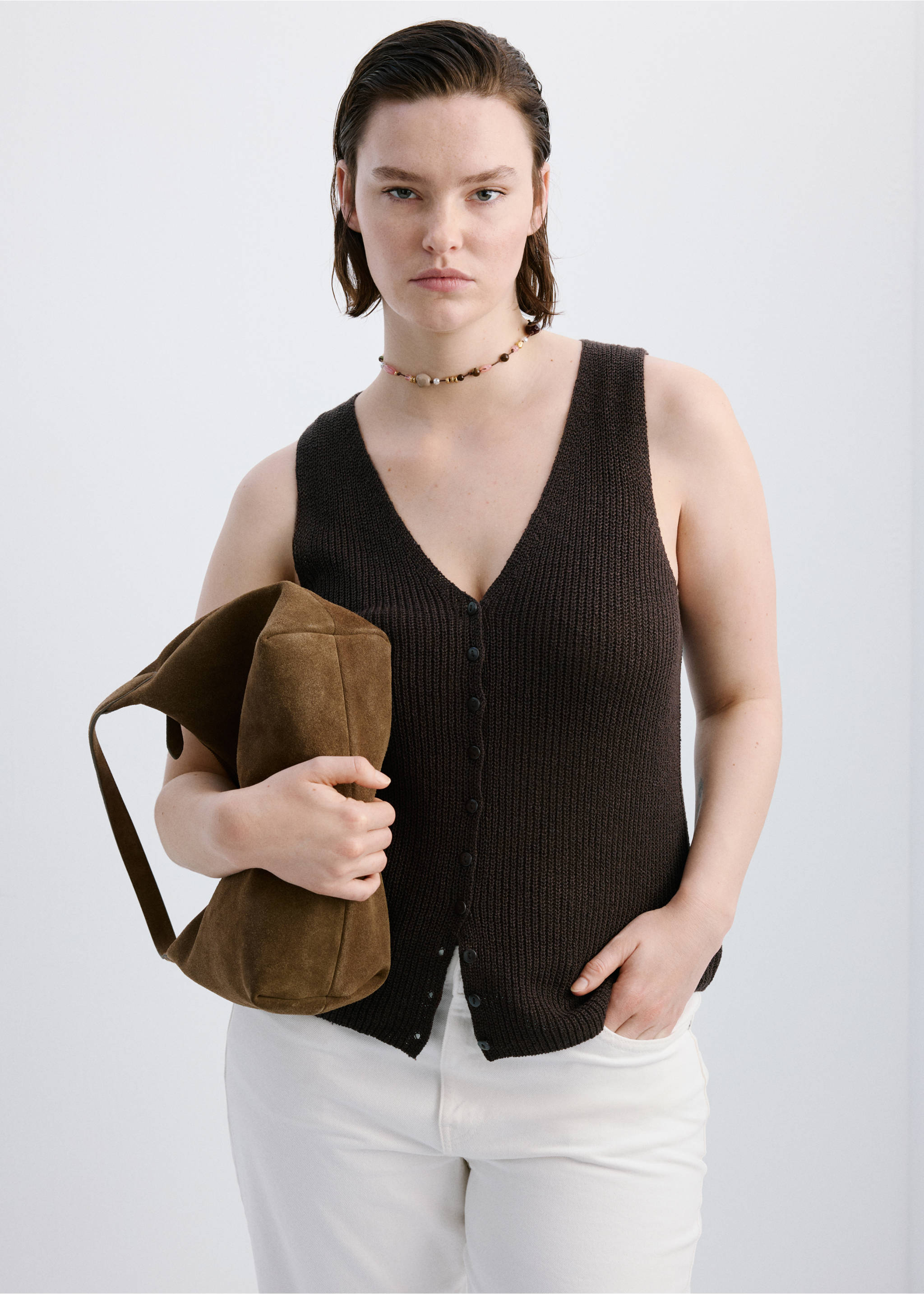 Openwork knitted waistcoat - Details of the article 5, Chocolate. Ref: 27067137-00.