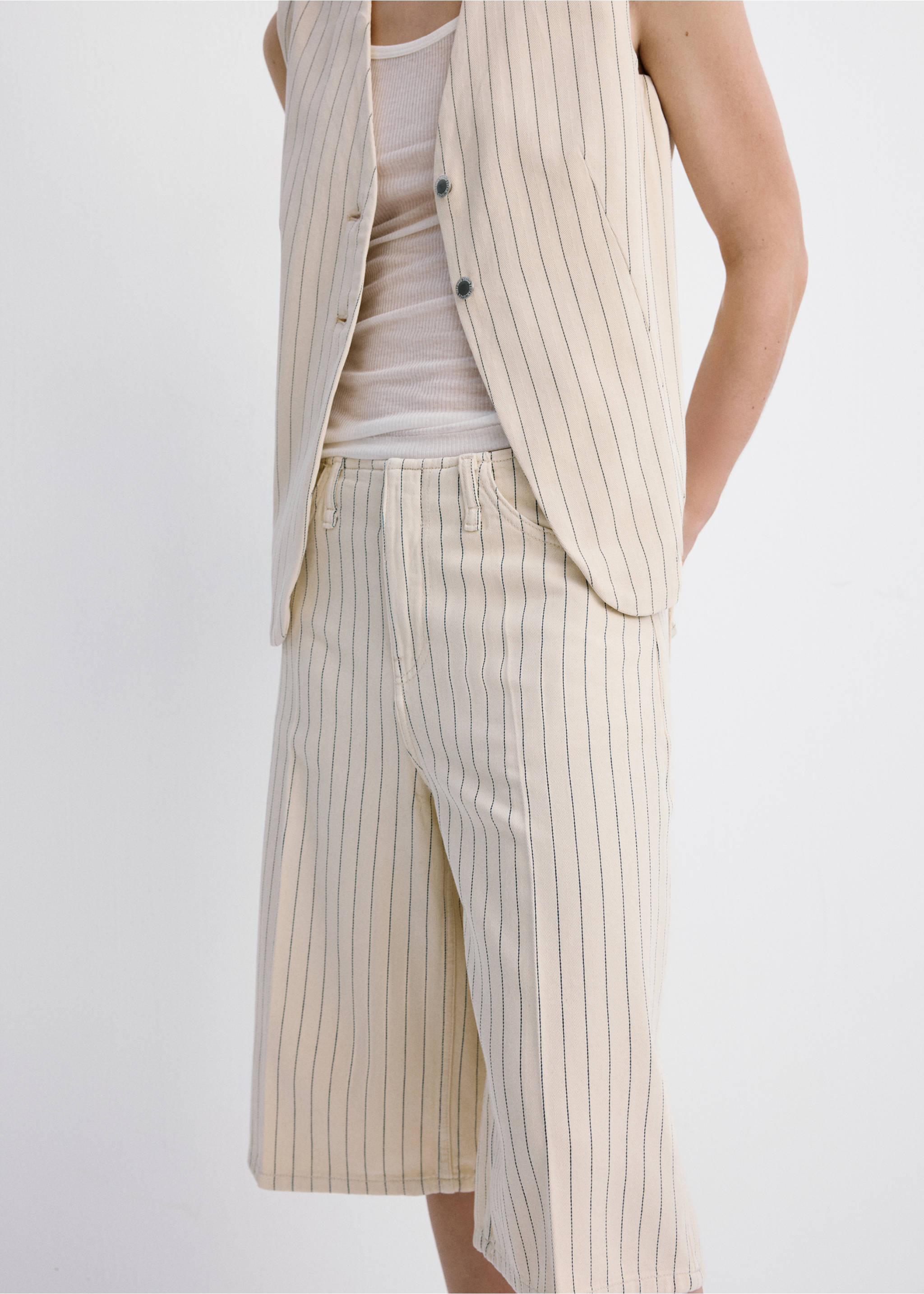 Bermudas rayas tiro medio - Plano medio, Vainilla. Ref: 27067139-00.