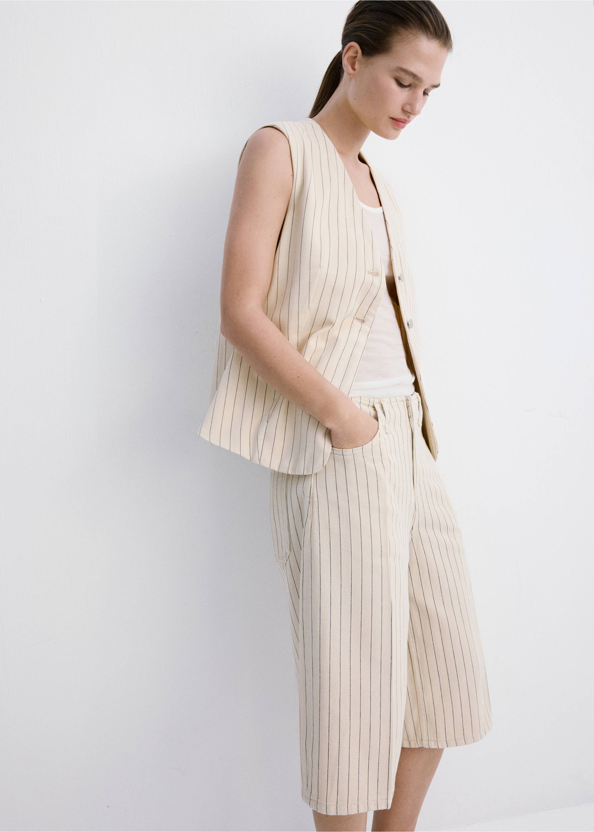 Bermudas rayas tiro medio - Detalle del artículo 4, Vainilla. Ref: 27067139-00.