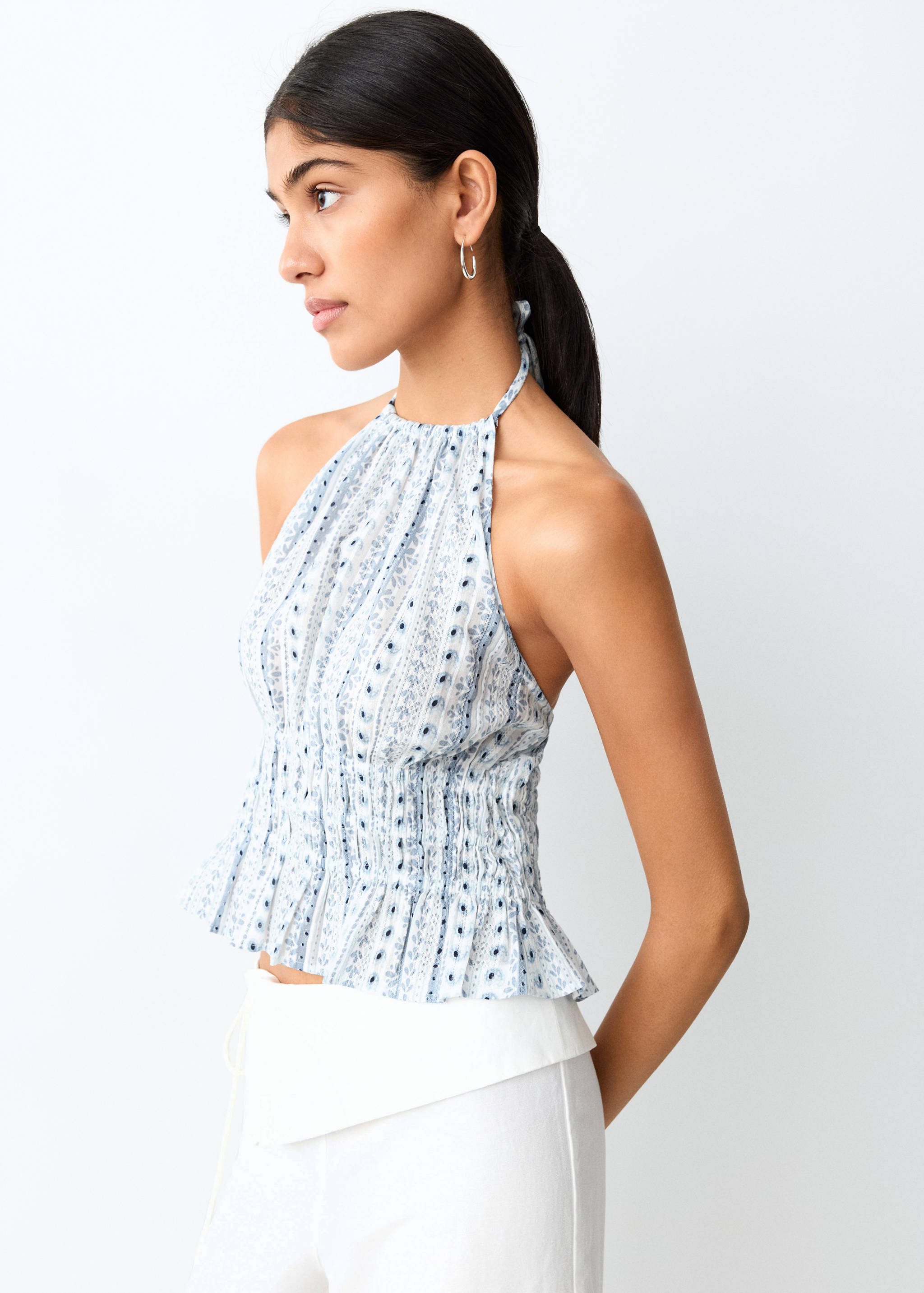 قميص بنقوش وياقة هالتر - تفاصيل المنتج 6