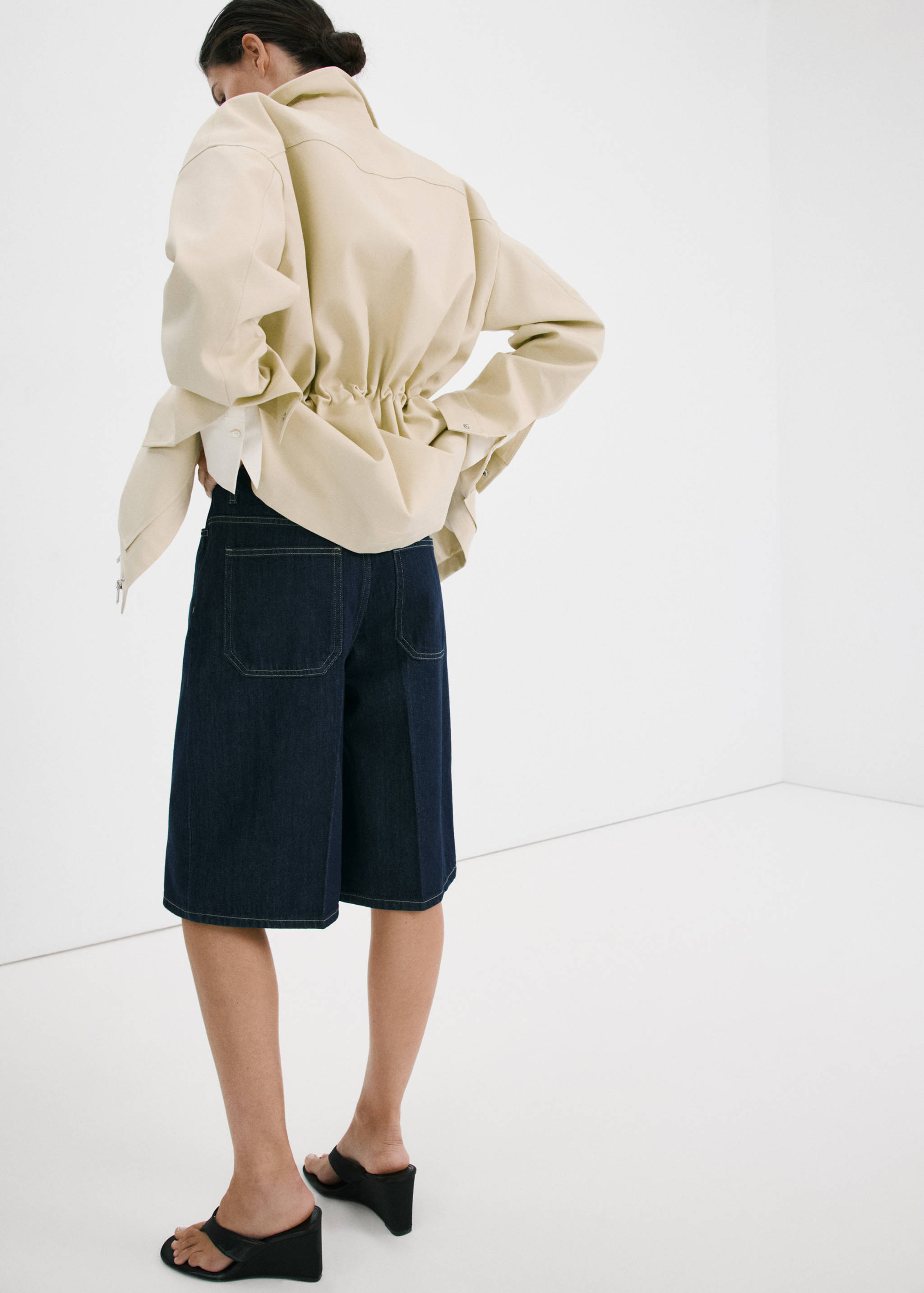 Bermuda jorts denim tiro medio - Reverso del artículo