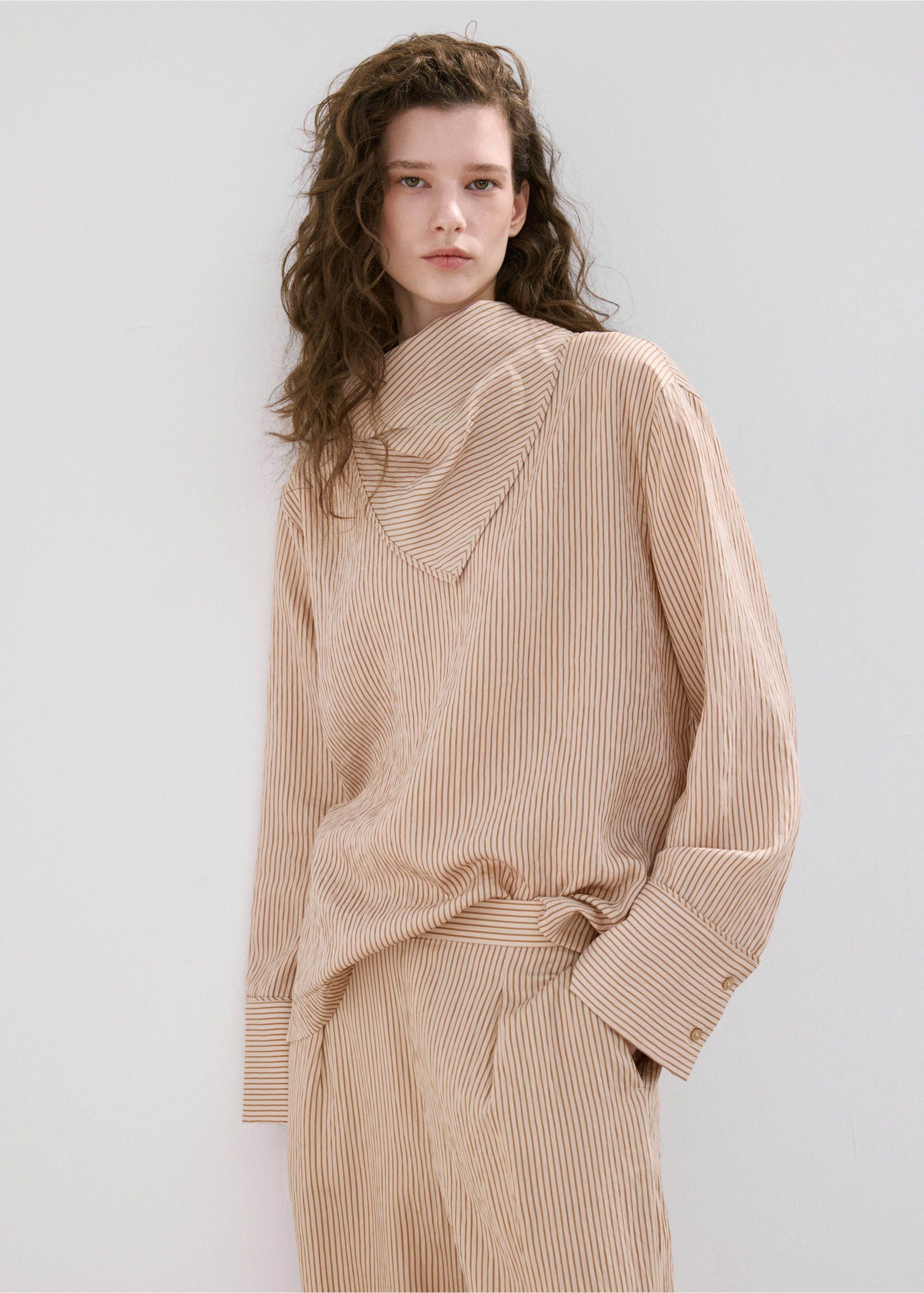 Stripete bukser i lyocell - Artikkeldetalj 1, Brun. Ref: 27067150-00.