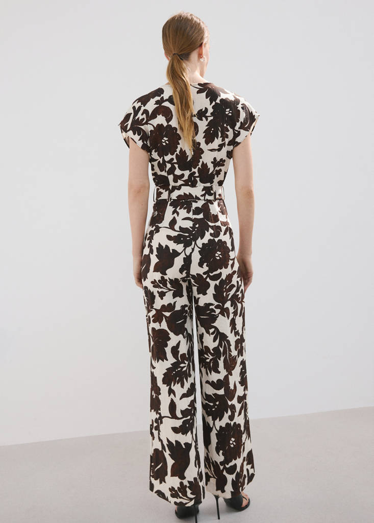 Floral print jumpsuit with belt — Ecru