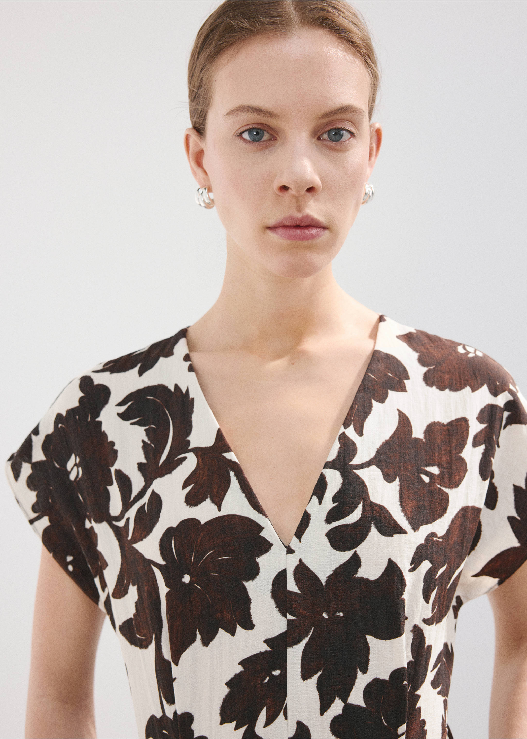 Floral print jumpsuit with belt - Details of the article 1, Ecru. Ref: 27067152-00.