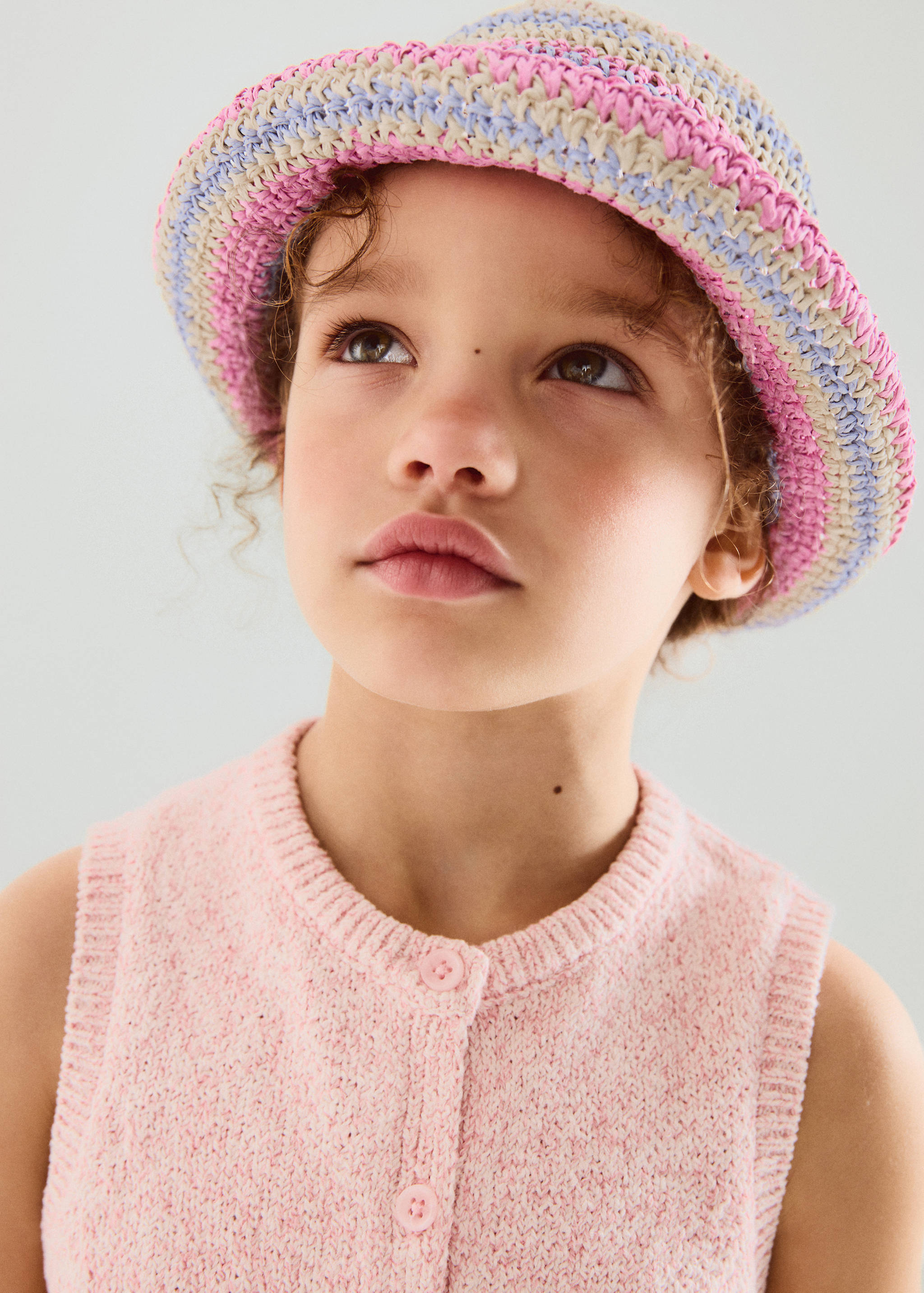 Multicoloured braided hat - General plane