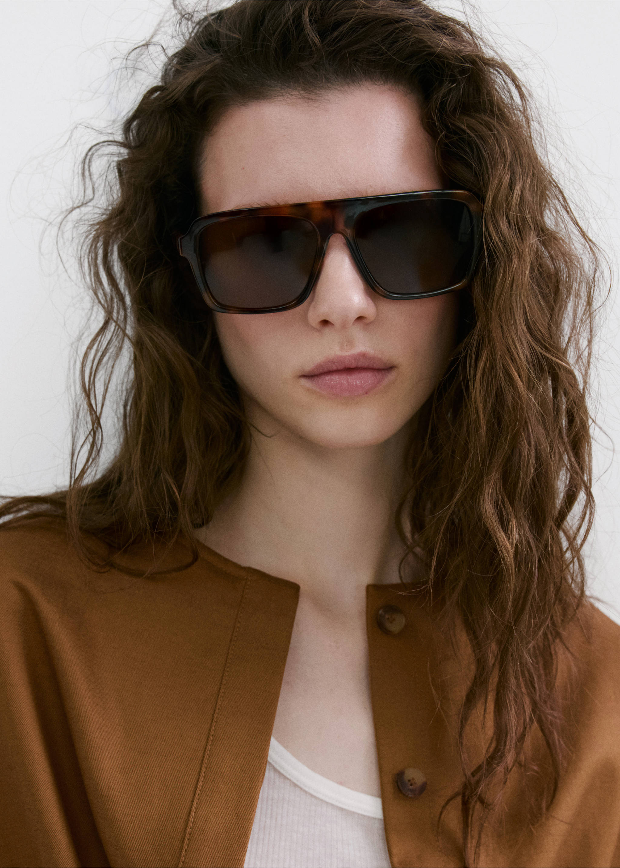 Lyocell jacket with elastics - Details of the article 1, Brown. Ref: 27067158-00.