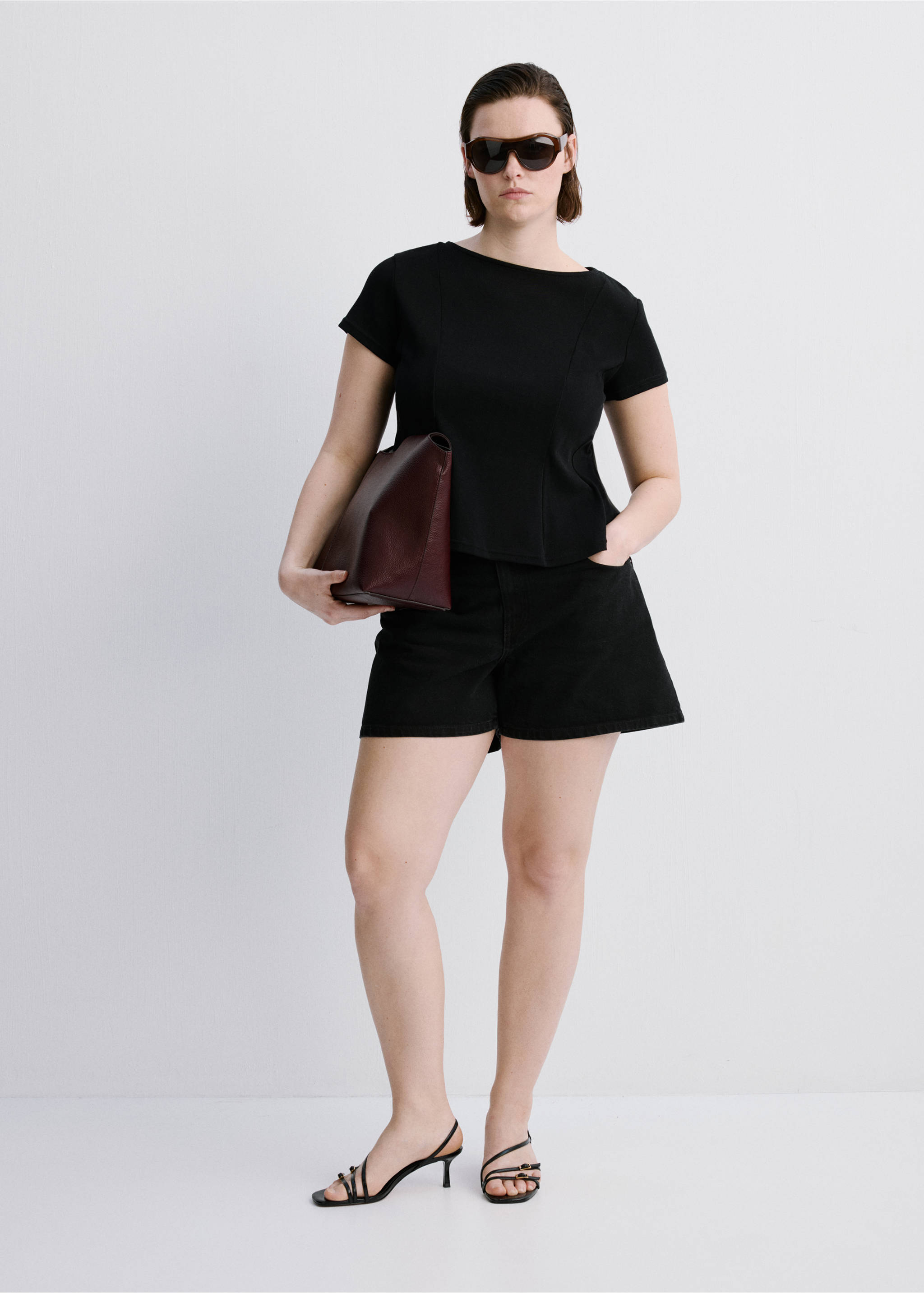 Shorts denim rectos tiro medio - Detalle del artículo 3, Denim negro. Ref: 27067161-00.